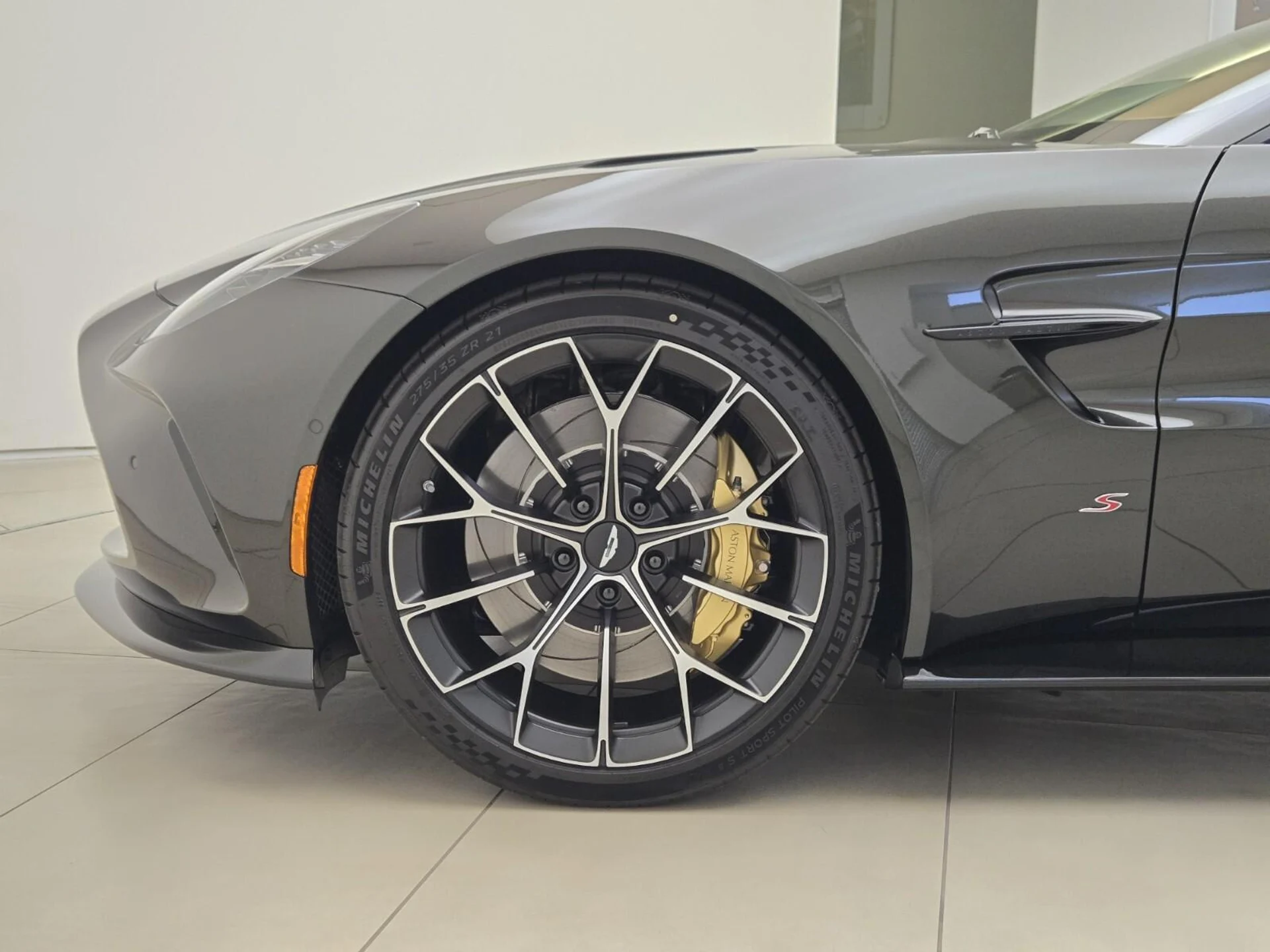 mph010_3249636981_New_2026_Aston_Martin_Vantage_S_1791609366_ec7a1eb7ef