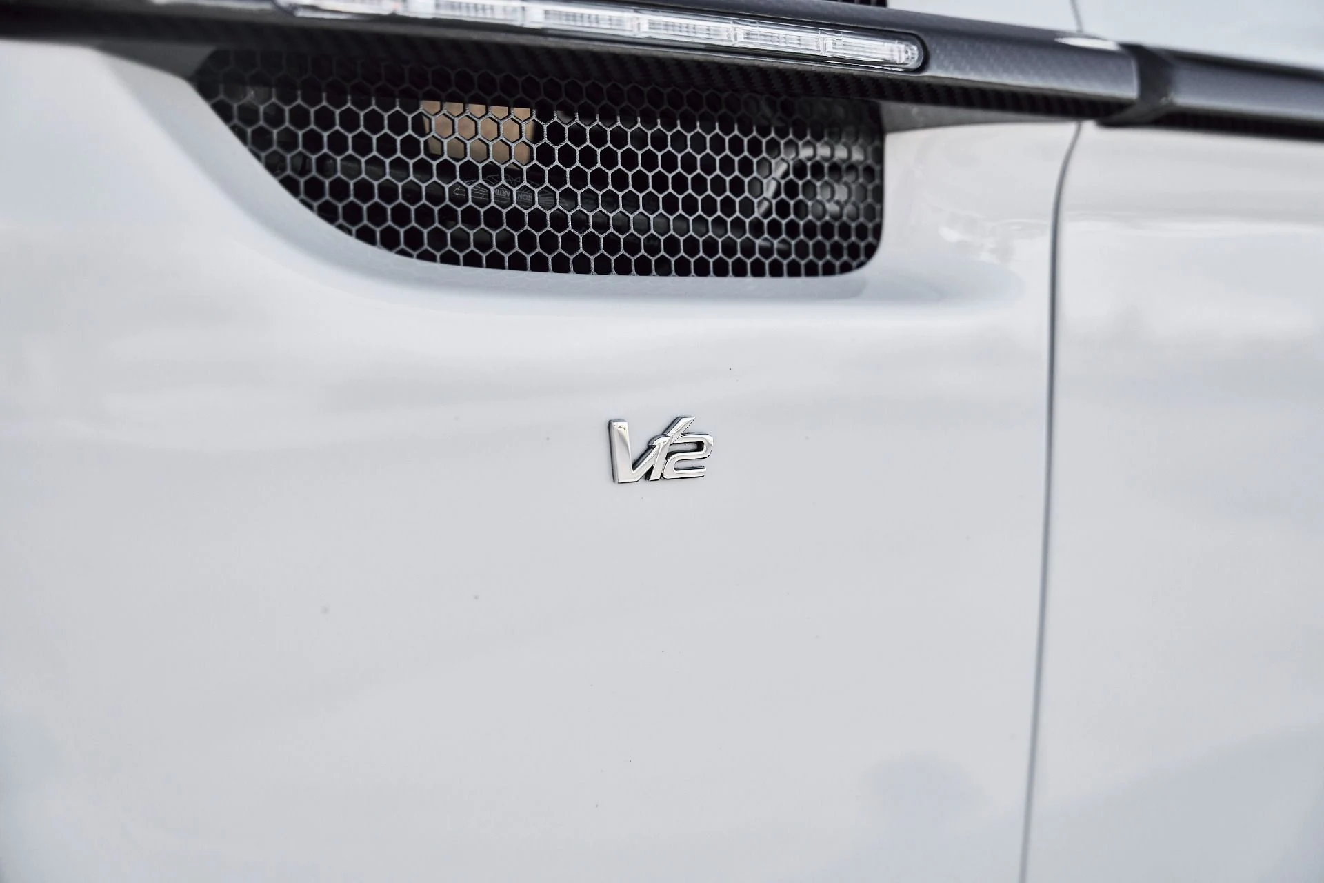 mph010_3249995154_Used_2017_Aston_Martin_Vanquish_Volante_1773797496_e55afd6883