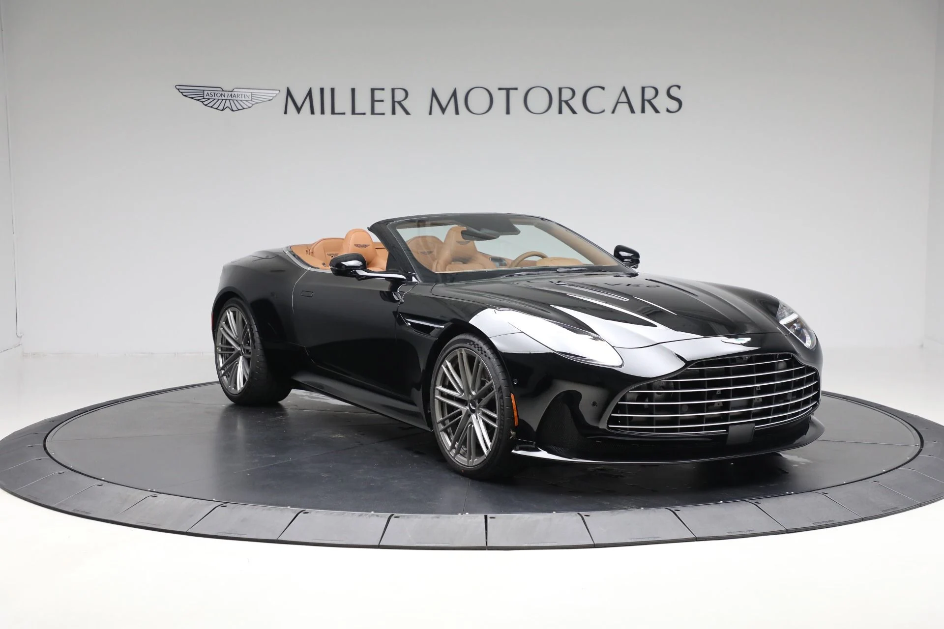 mph010_3252329374_New_2025_Aston_Martin_DB_12_Volante_fed56394c3