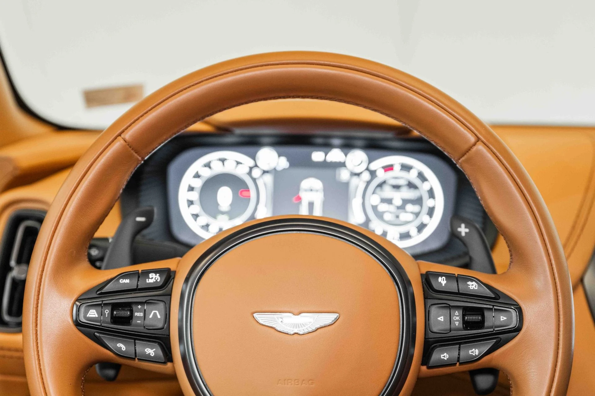 mph010_3269435594_Used_2023_Aston_Martin_DBX_707_1720795210_fa5ed53f18