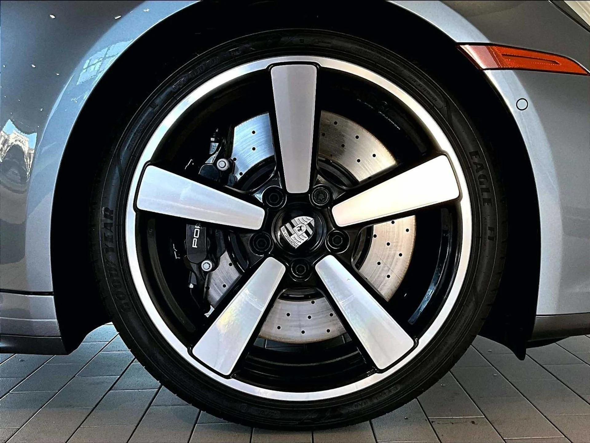 mph010_327464777_f02040e9611729972f052de9401e2f0cx_41d24e1716