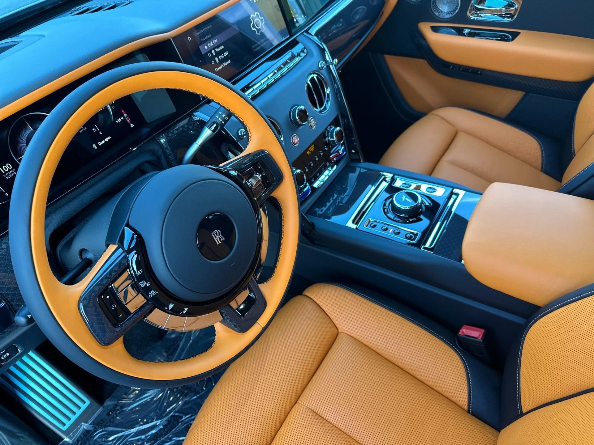 mph010_3279853810_New_2026_Rolls_Royce_Black_Badge_Cullinan_1763737845_354ff9961f