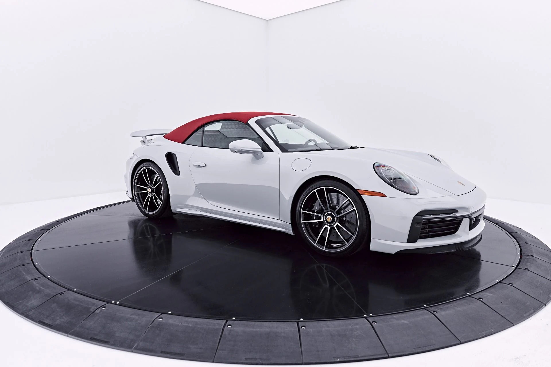 mph010_3283220425_Used_2024_Porsche_911_Turbo_S_1782870630_82bb63d2a6