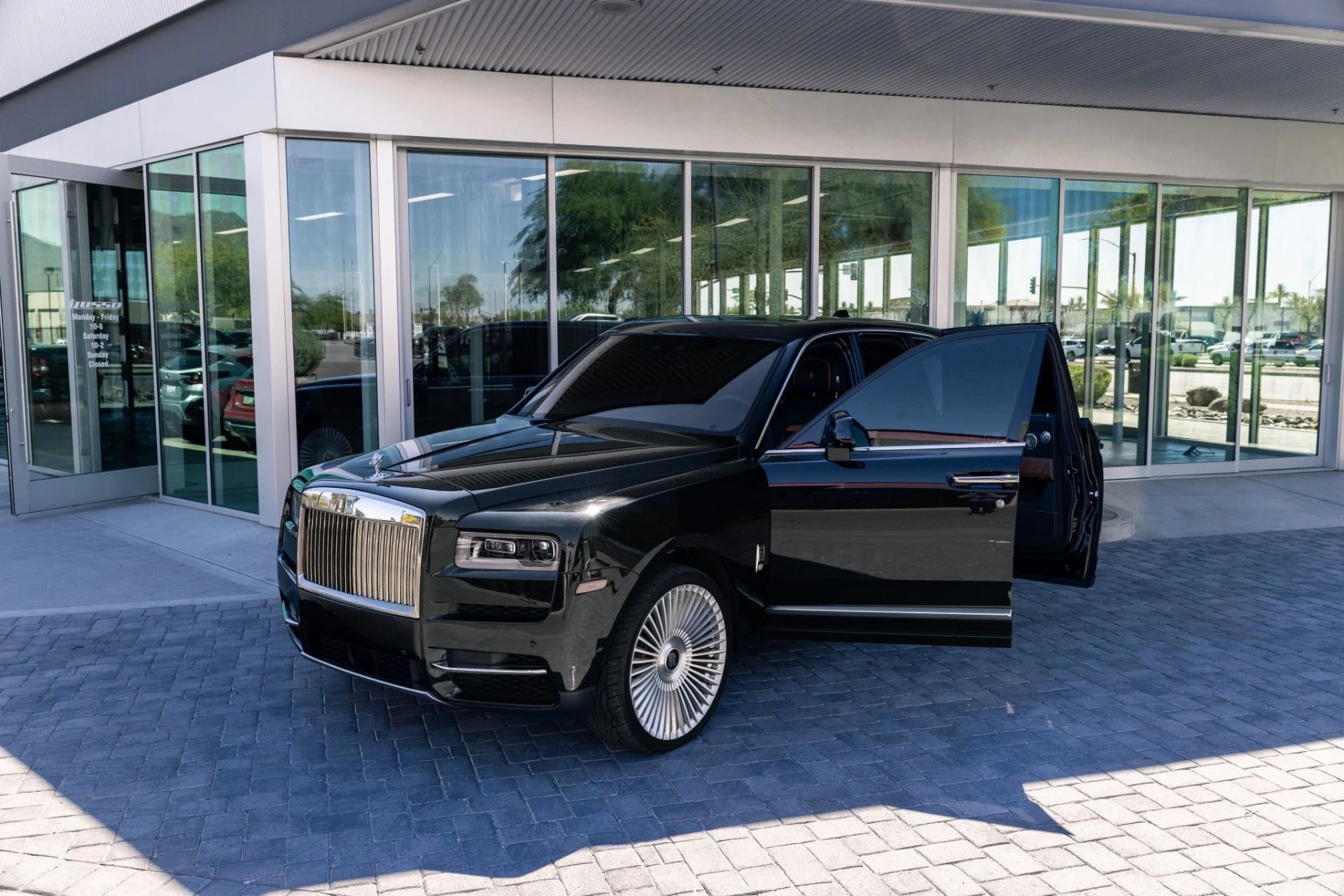 mph010_3286110739_Used_2021_Rolls_Royce_Cullinan_1774297263_0c7b1e9dc8