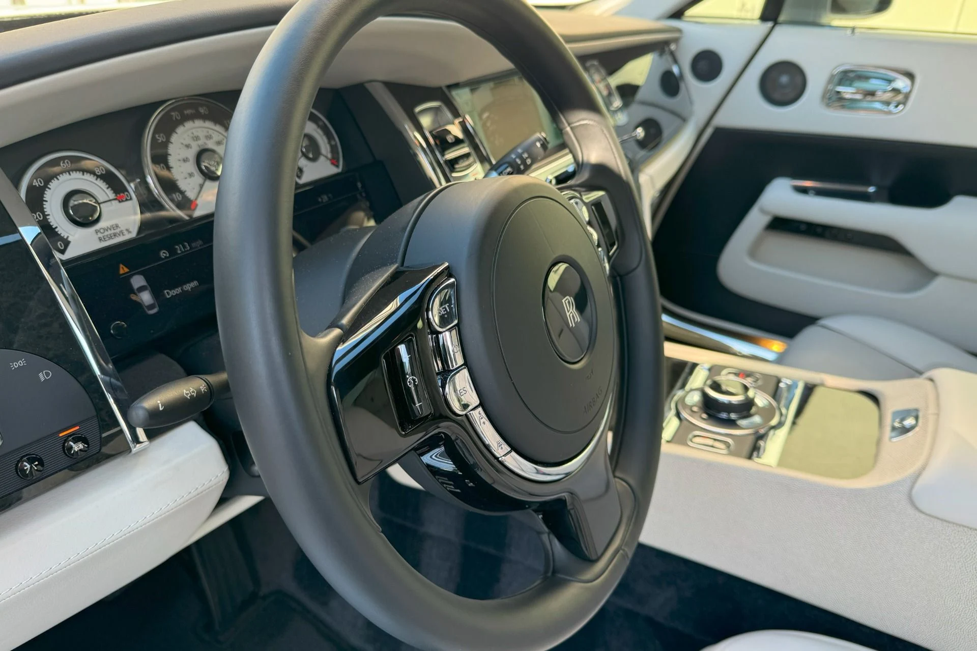 mph010_3288006389_Used_2018_Rolls_Royce_Wraith_1767023392_31d3bbb3d2