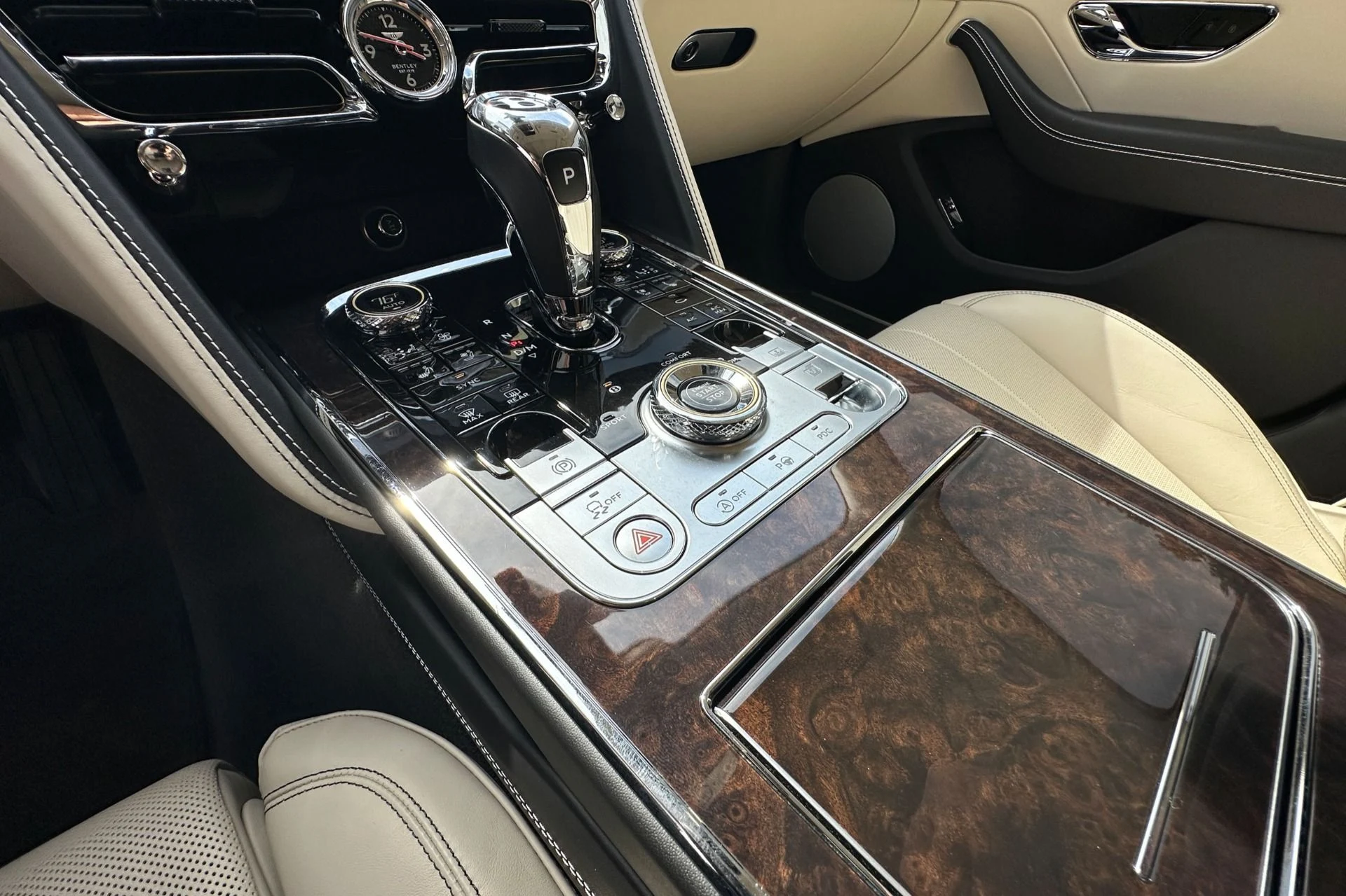 mph010_3295126083_Used_2022_Bentley_Flying_Spur_V8_1779967865_69a1b7b896