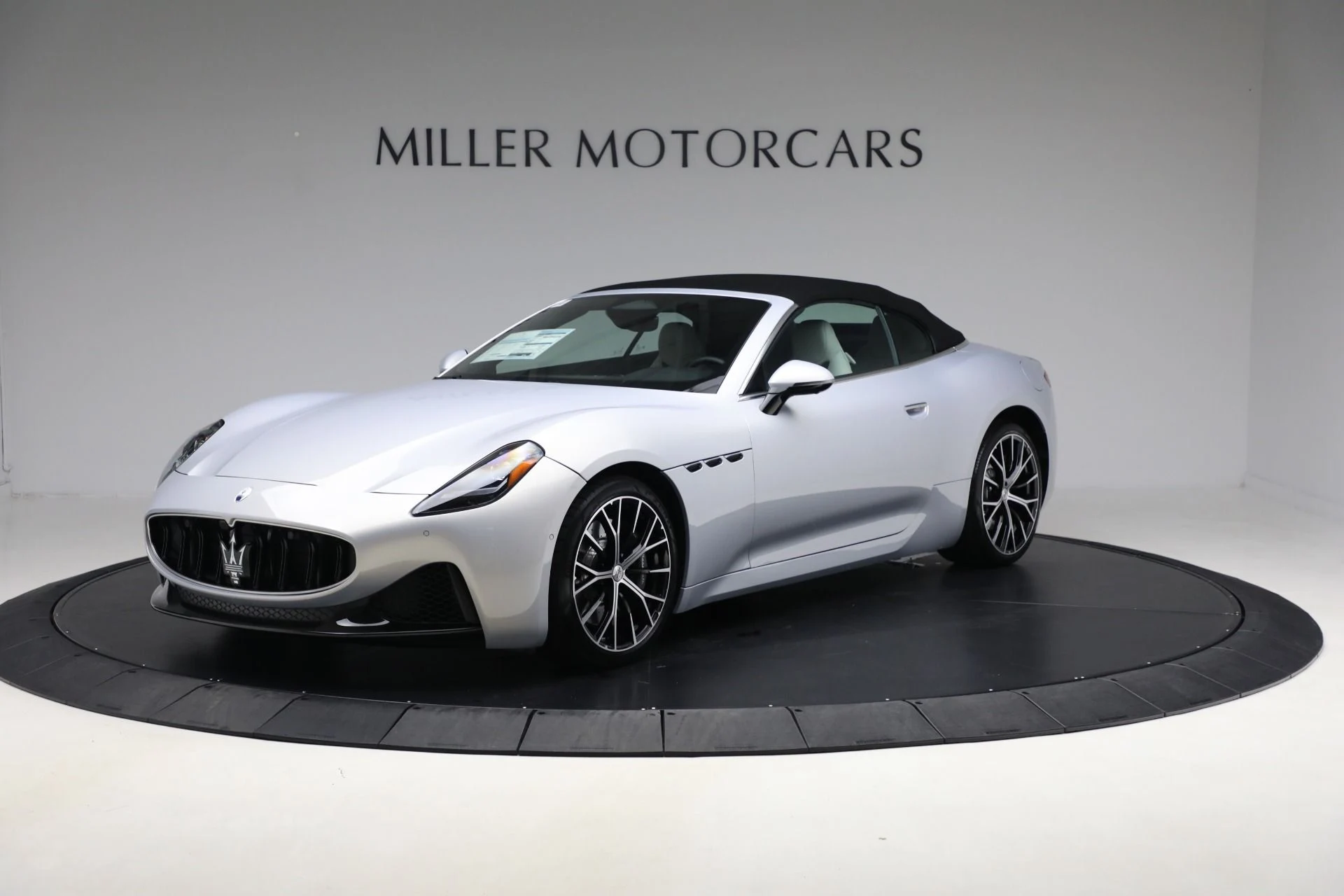 mph010_3300003283_New_2026_Maserati_Gran_Cabrio_Modena_1760557805_2f9db46dfe