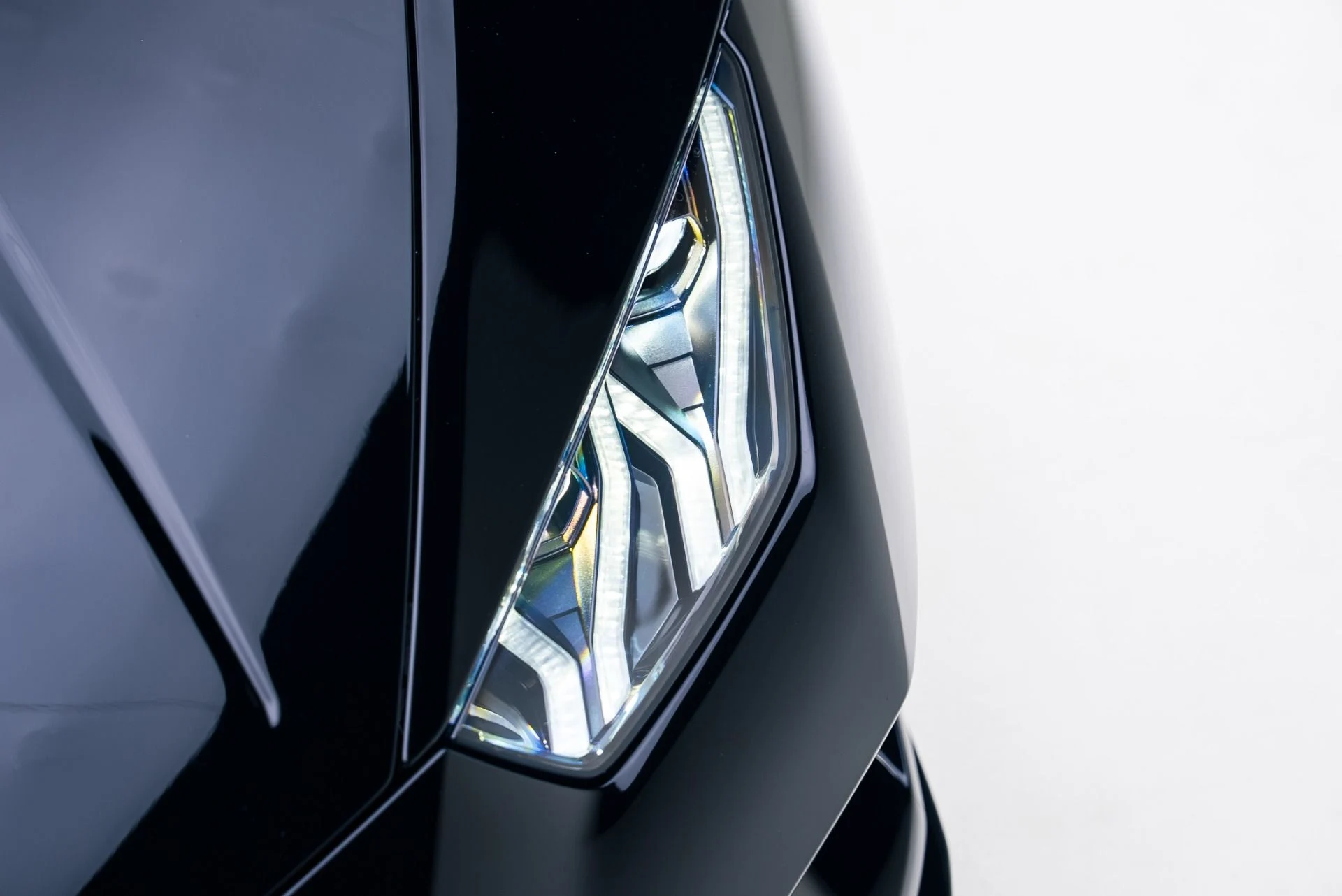 mph010_3302004118_Used_2021_Lamborghini_Huracan_EVO_1765497065_b407c94d3e