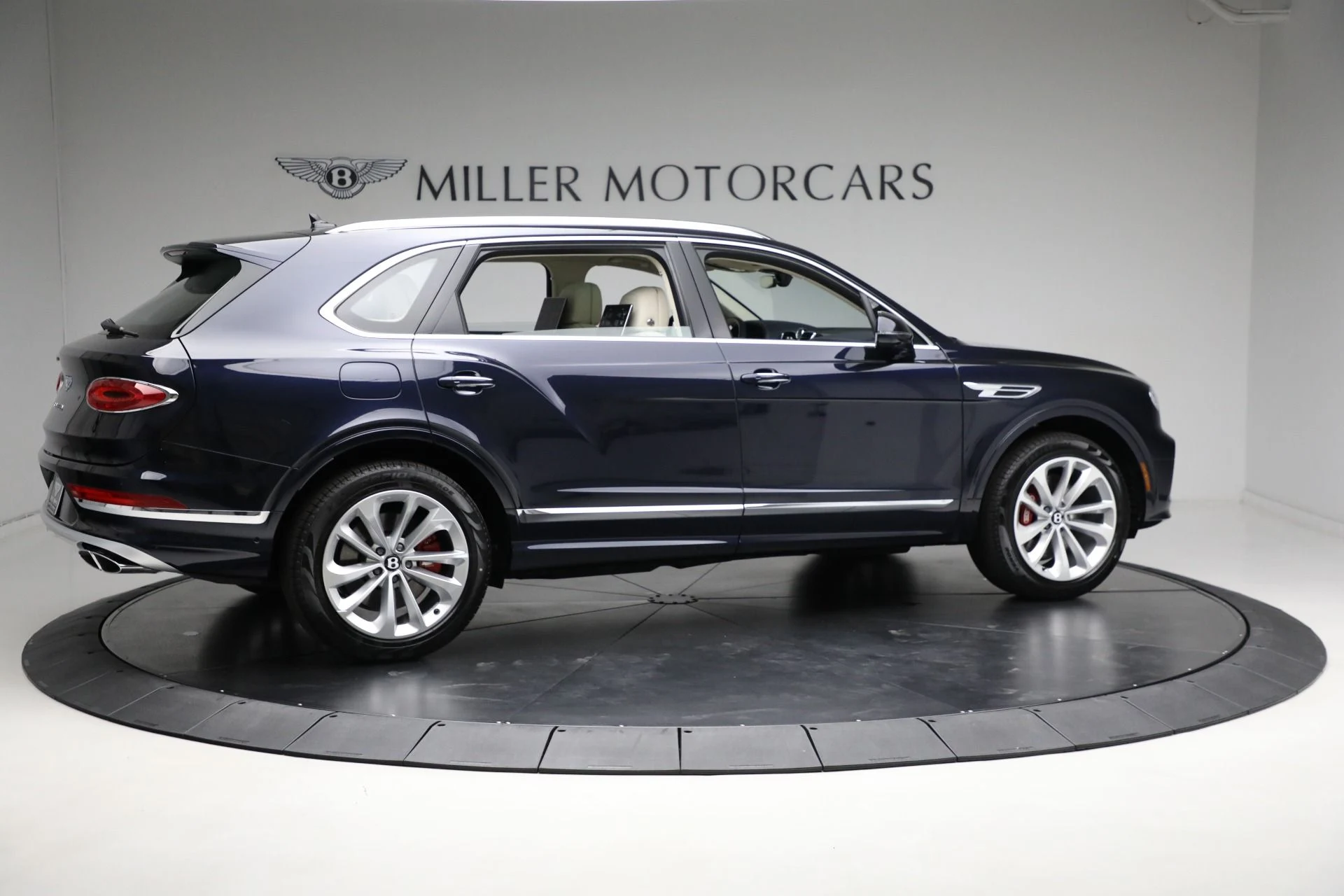 mph010_330204229_Used_2024_Bentley_Bentayga_EWB_V8_1711043271_1dc24b9f3a