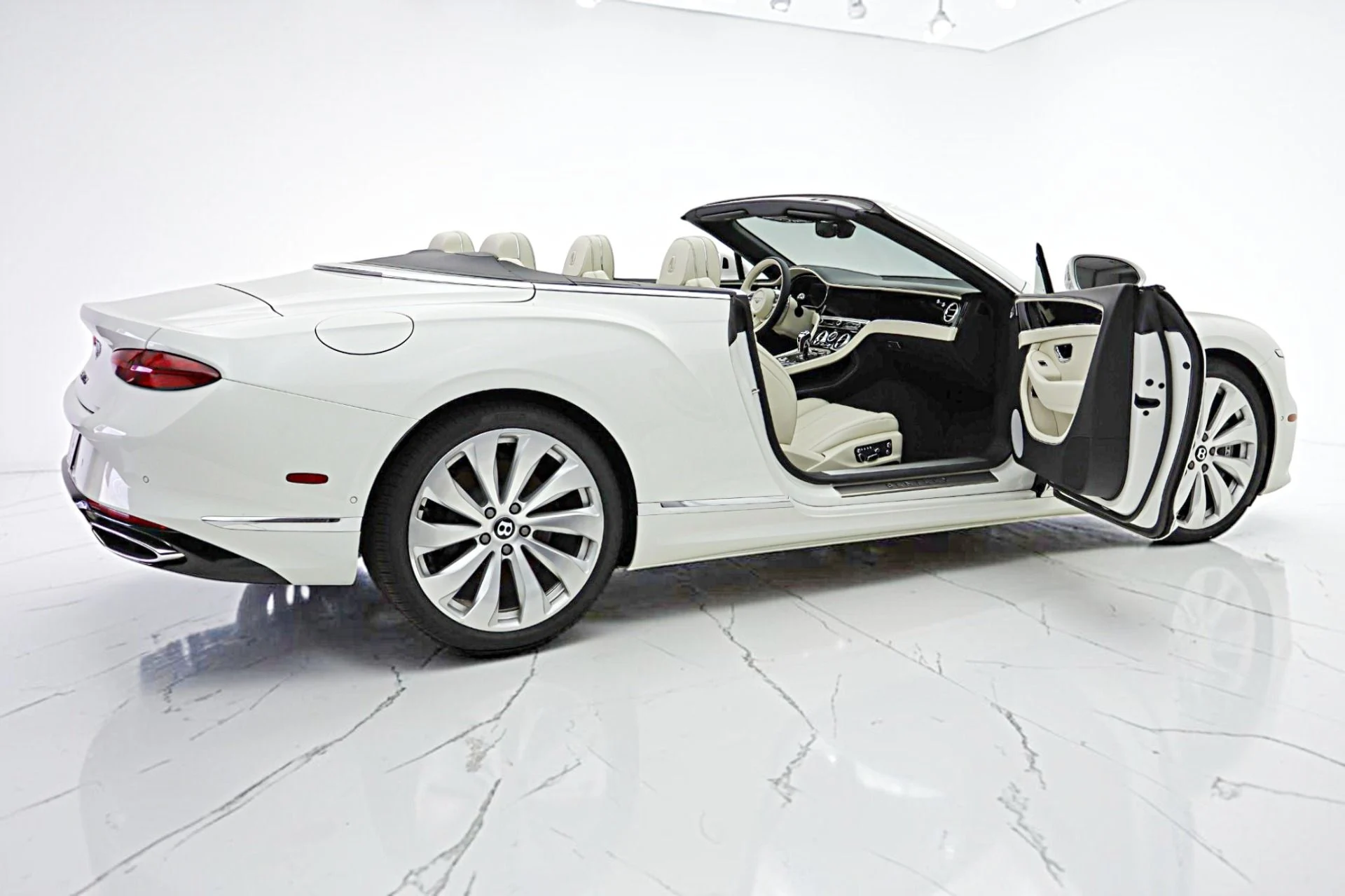 mph010_3306476523_New_2026_Bentley_Continental_GTC_b9a07dc08b