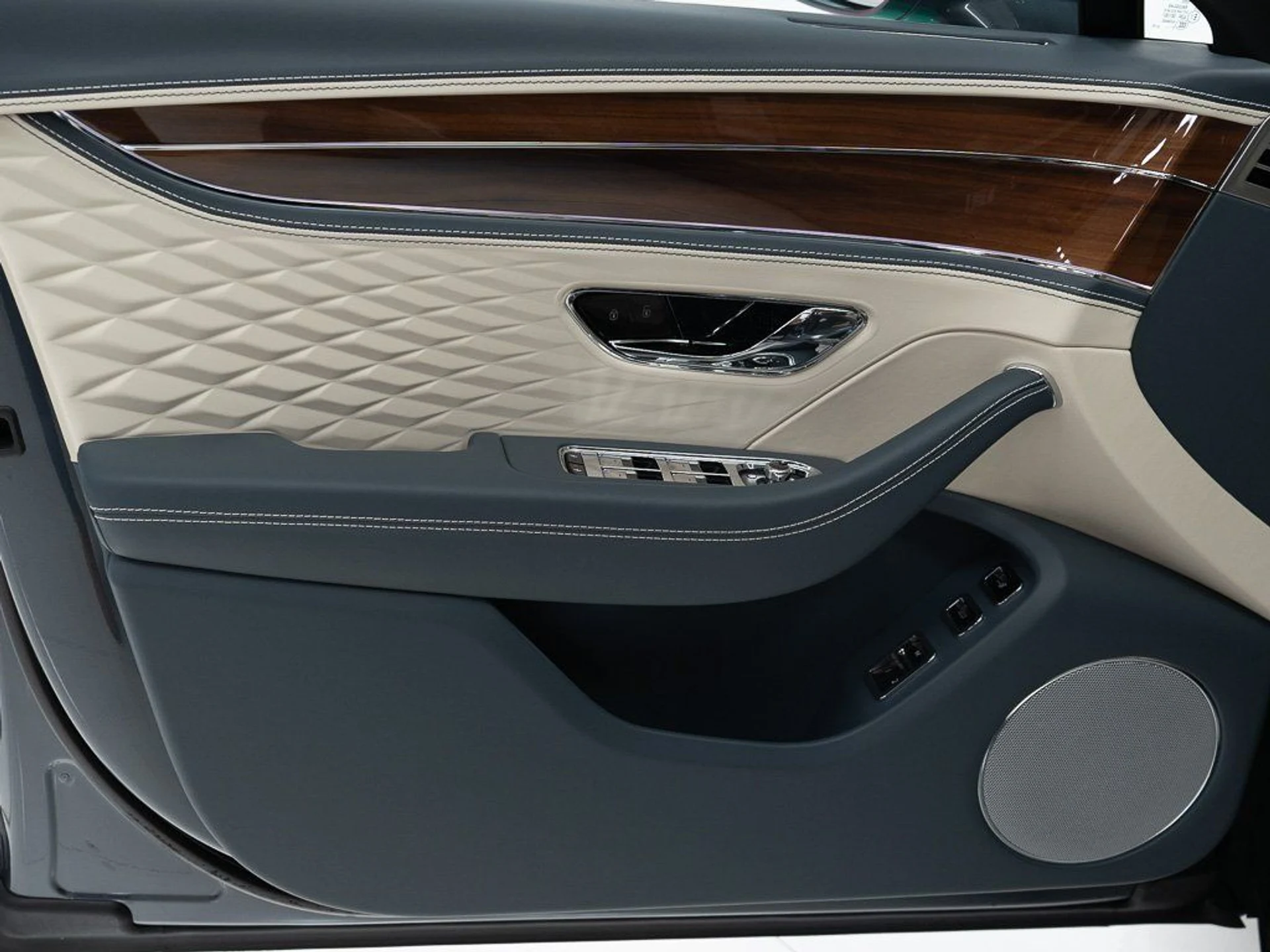 mph010_3315511669_ec8286bba79102ad5ec0637a7baab942_0d8a2df493