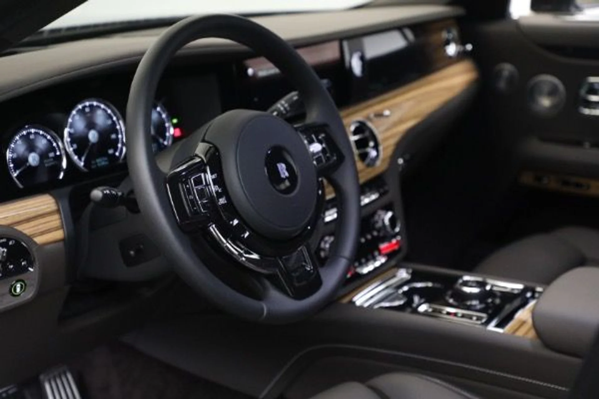 mph010_3322496504_Used_2024_Rolls_Royce_Ghost_f8d40c5477