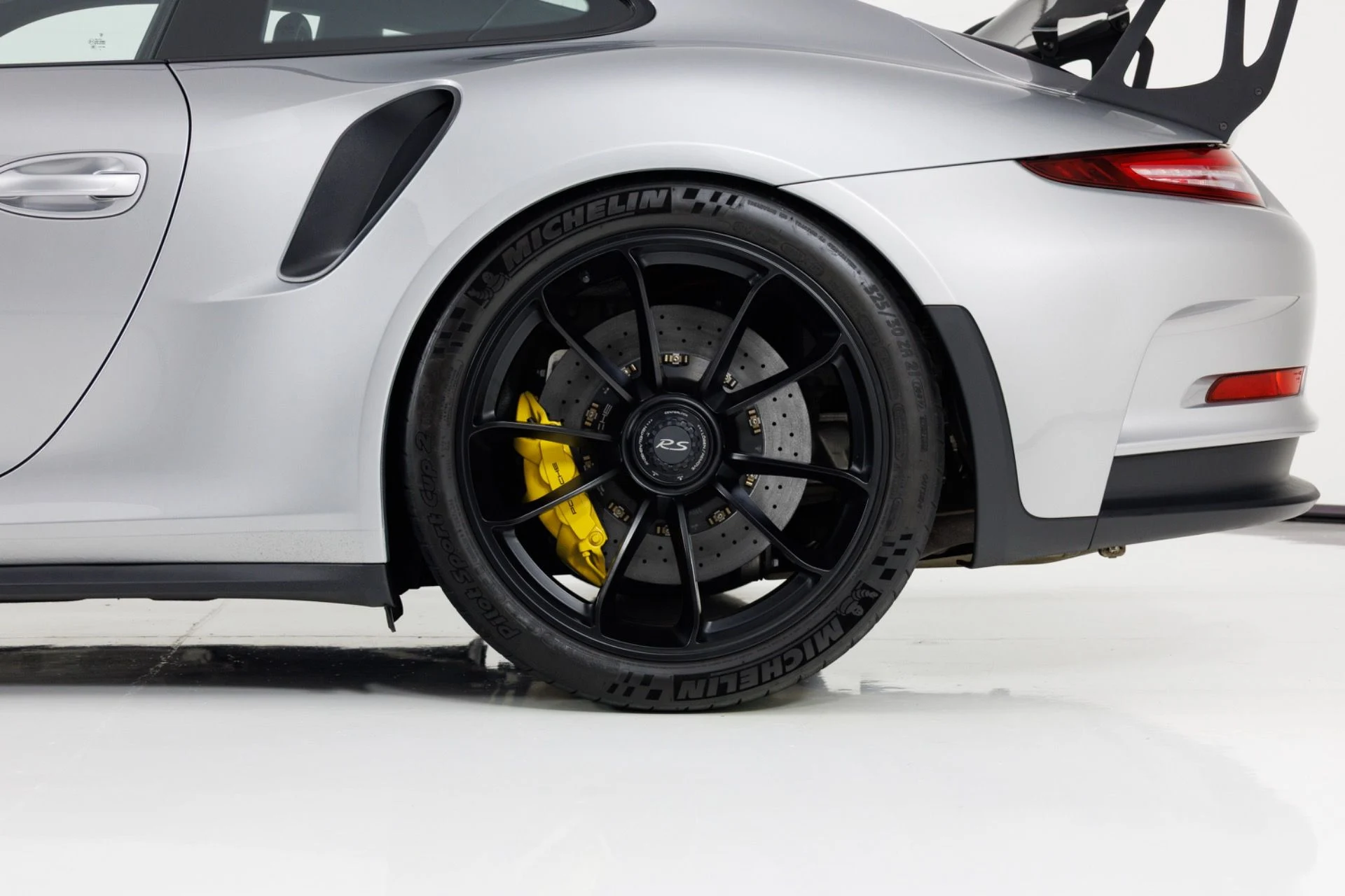 mph010_3325198065_Used_2016_Porsche_911_GT_3_RS_1782496704_c024949ea5