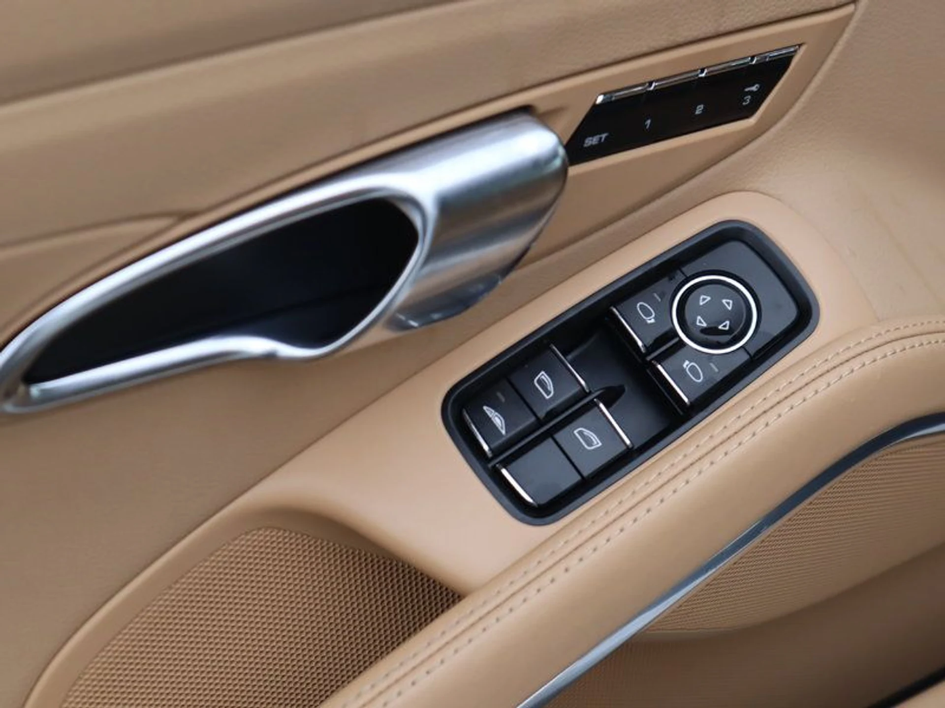 mph010_3325730589_37300667_03758_4f248d8d4b205abe1535c3425a404191_3983091129