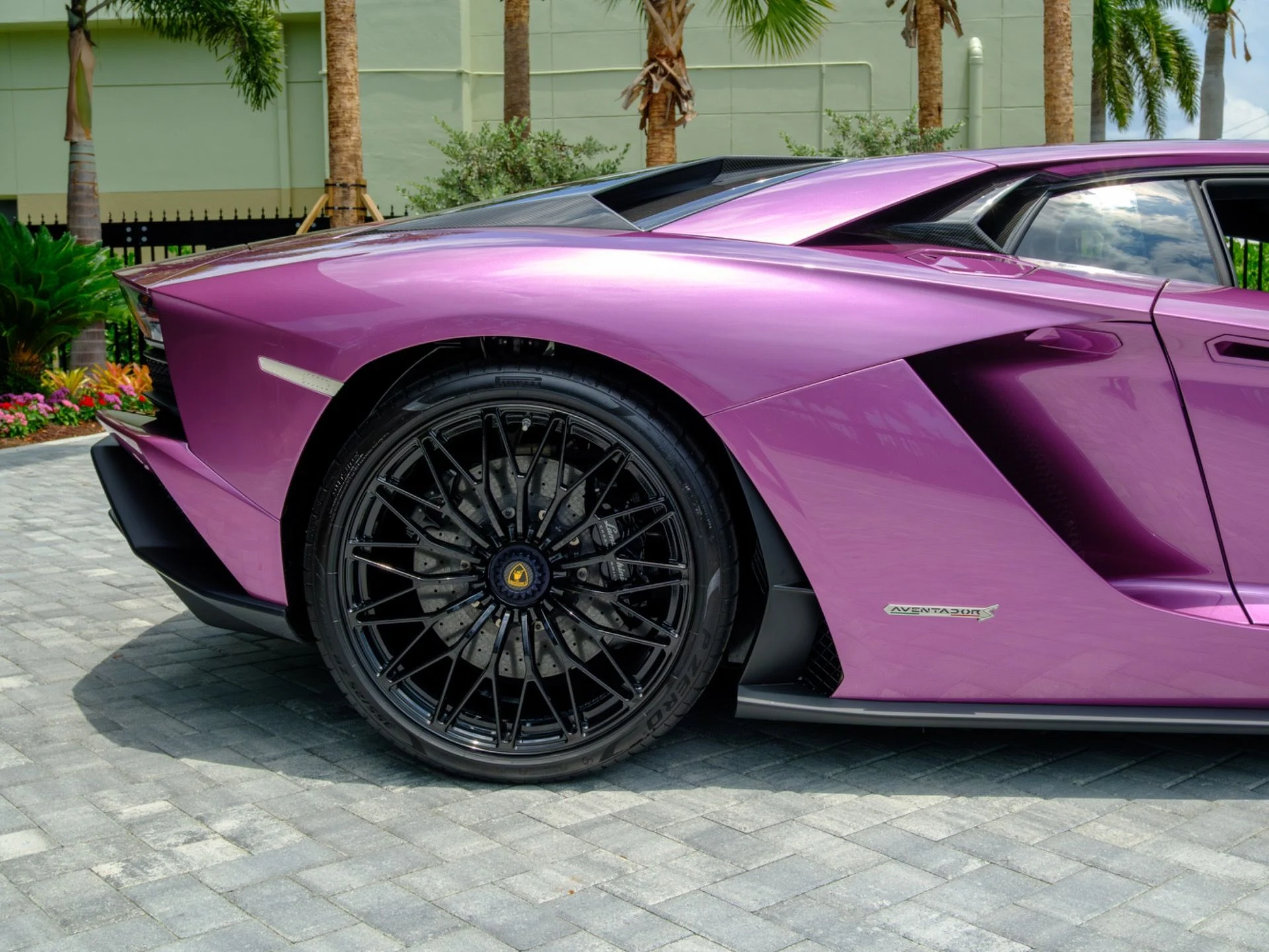 mph010_3332472223_Used_2018_Lamborghini_Aventador_S_1778520653_4bb3ee3fa3