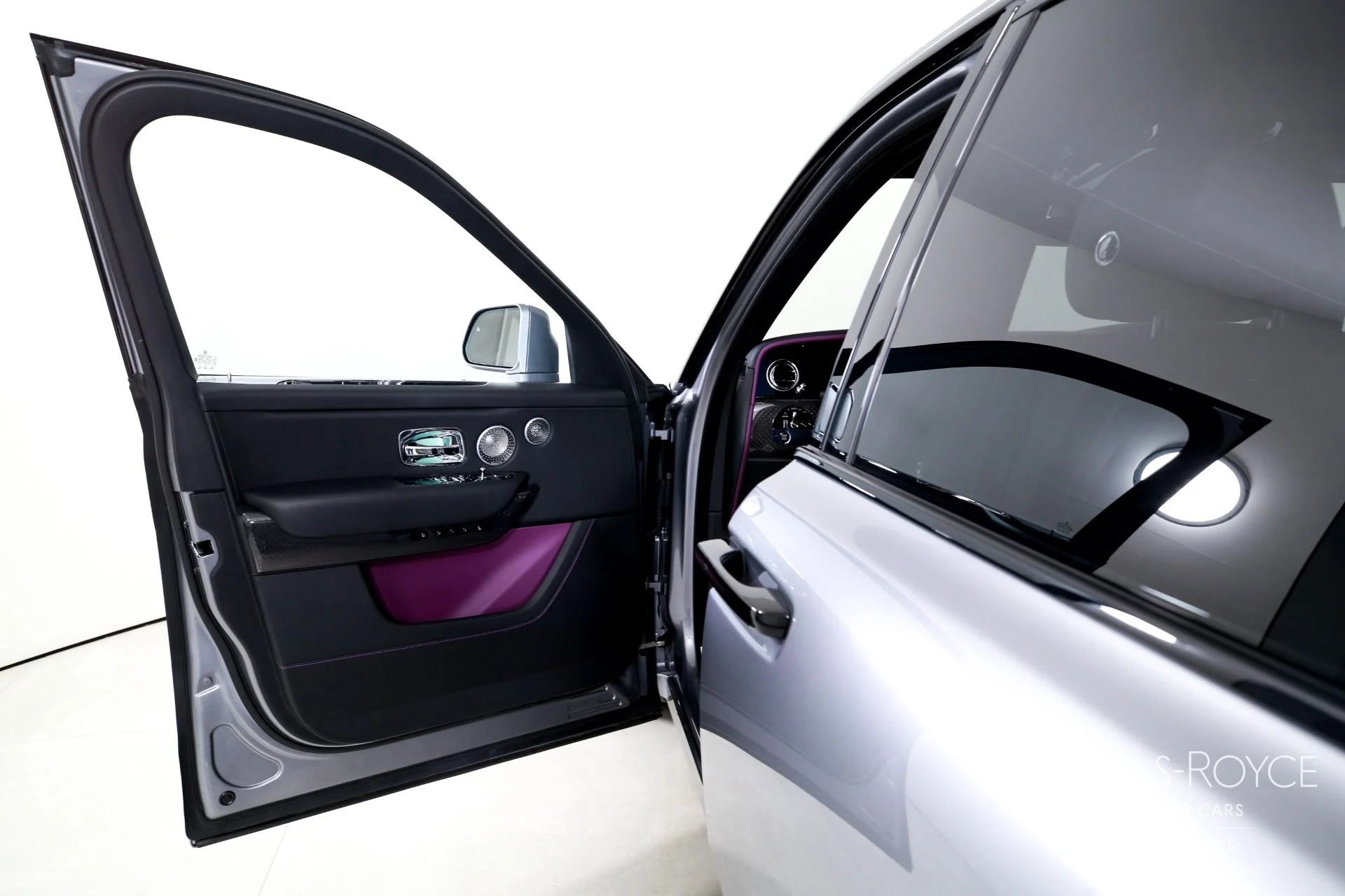 mph010_3333339311_Used_2026_Rolls_Royce_Black_Badge_Cullinan_1771362951_373d5d698f