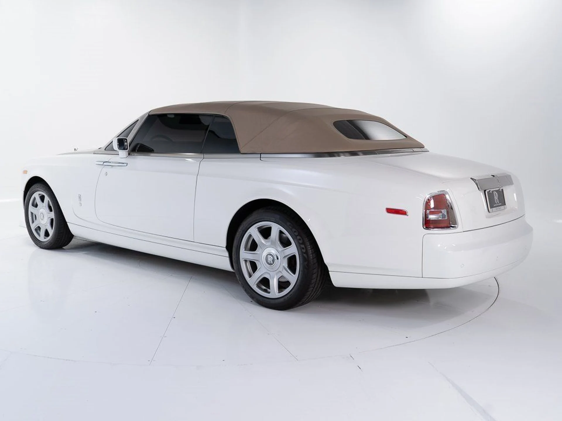 mph010_333890606_cee69f75cfc12bc8562f1809790900e6_6a80e38445