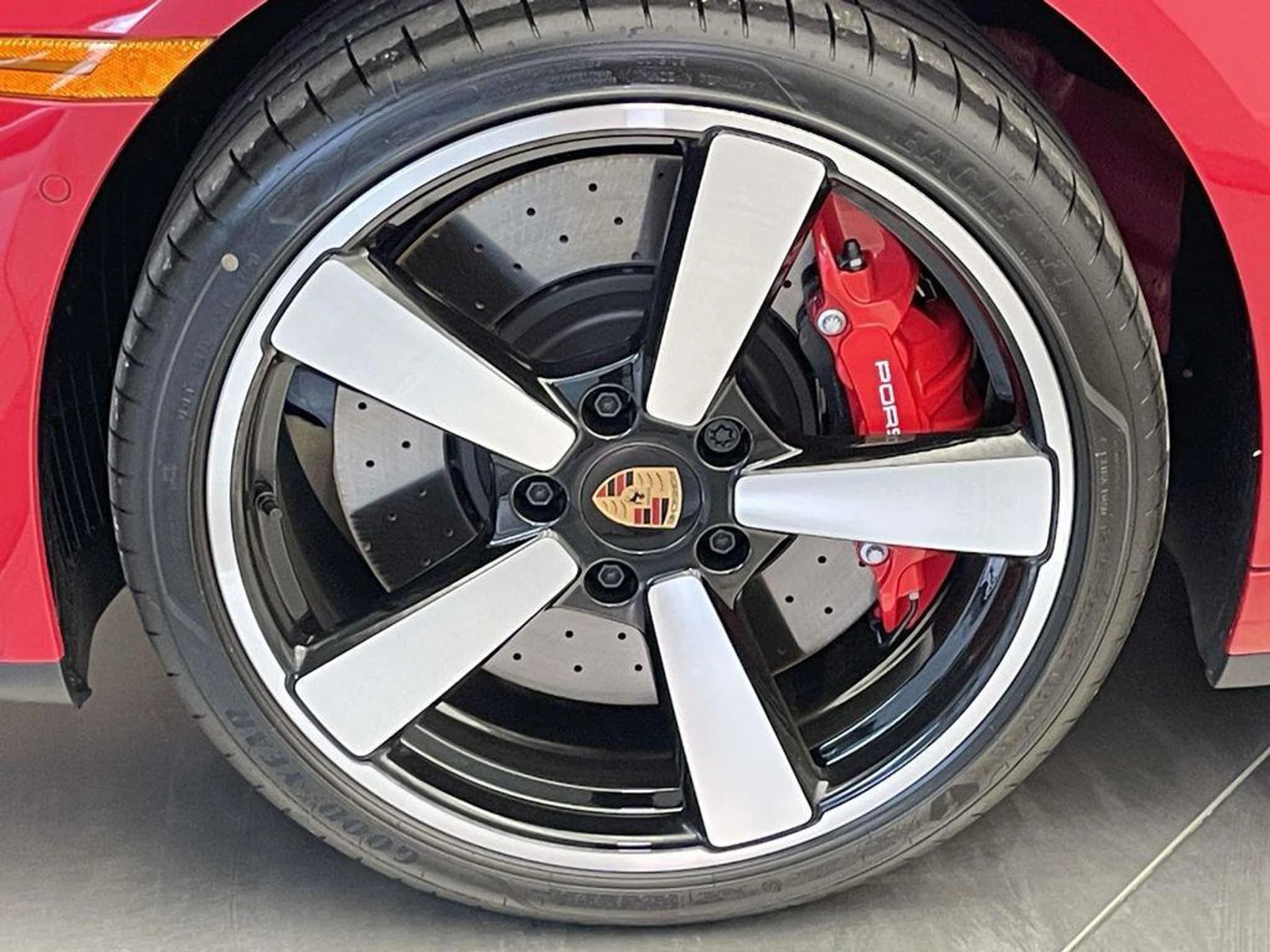 mph010_3339752402_L_Fow_V_Xq_O1h_Ym_Pi3_Pq_Cza_B_Obwus_2093452eca