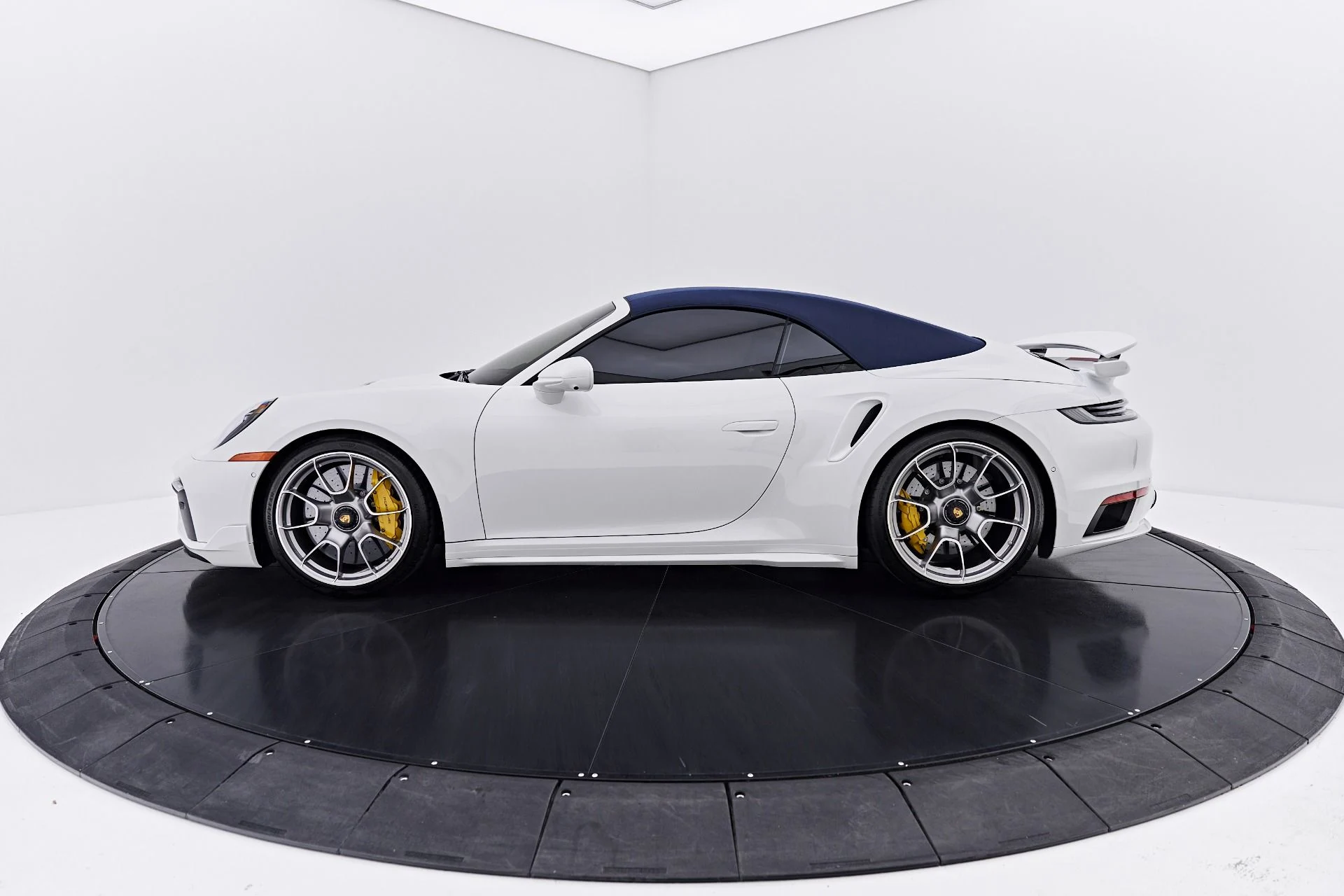 mph010_3340252807_Used_2025_Porsche_911_Turbo_S_1788486873_99f8e88acf