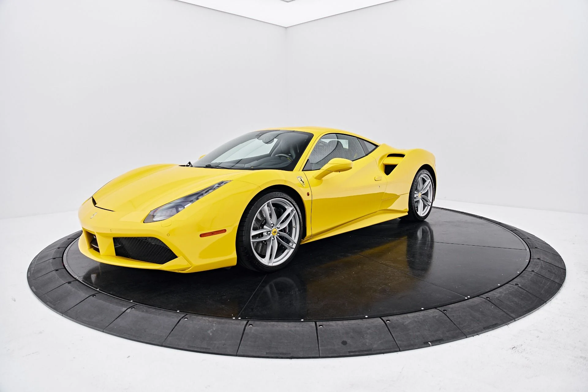 mph010_3343617345_Used_2017_Ferrari_488_GTB_Base_1791401140_2d03d3f4ad