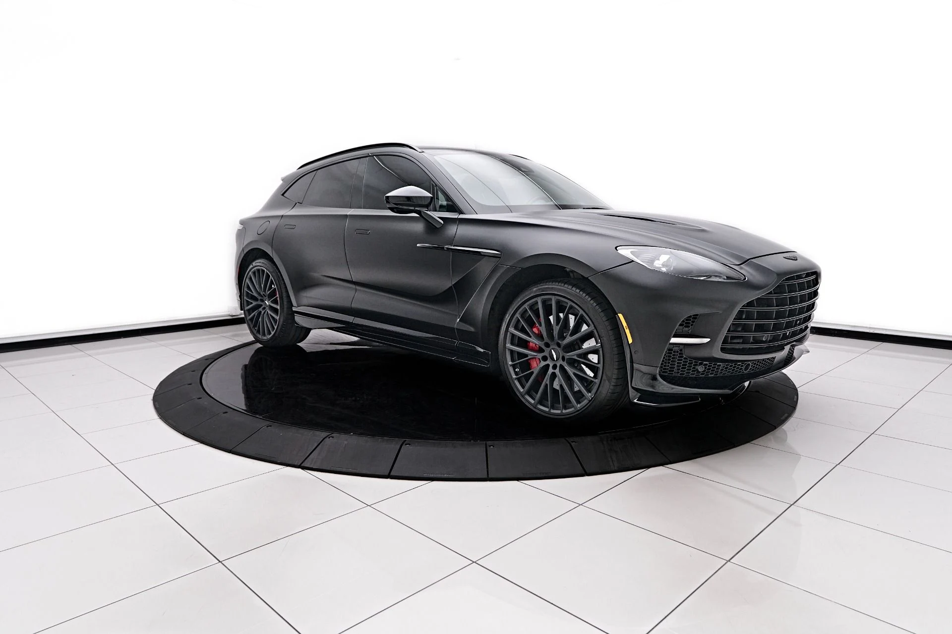mph010_3348722153_Used_2023_Aston_Martin_DBX_707_1731378416_e7b2dd5ecf