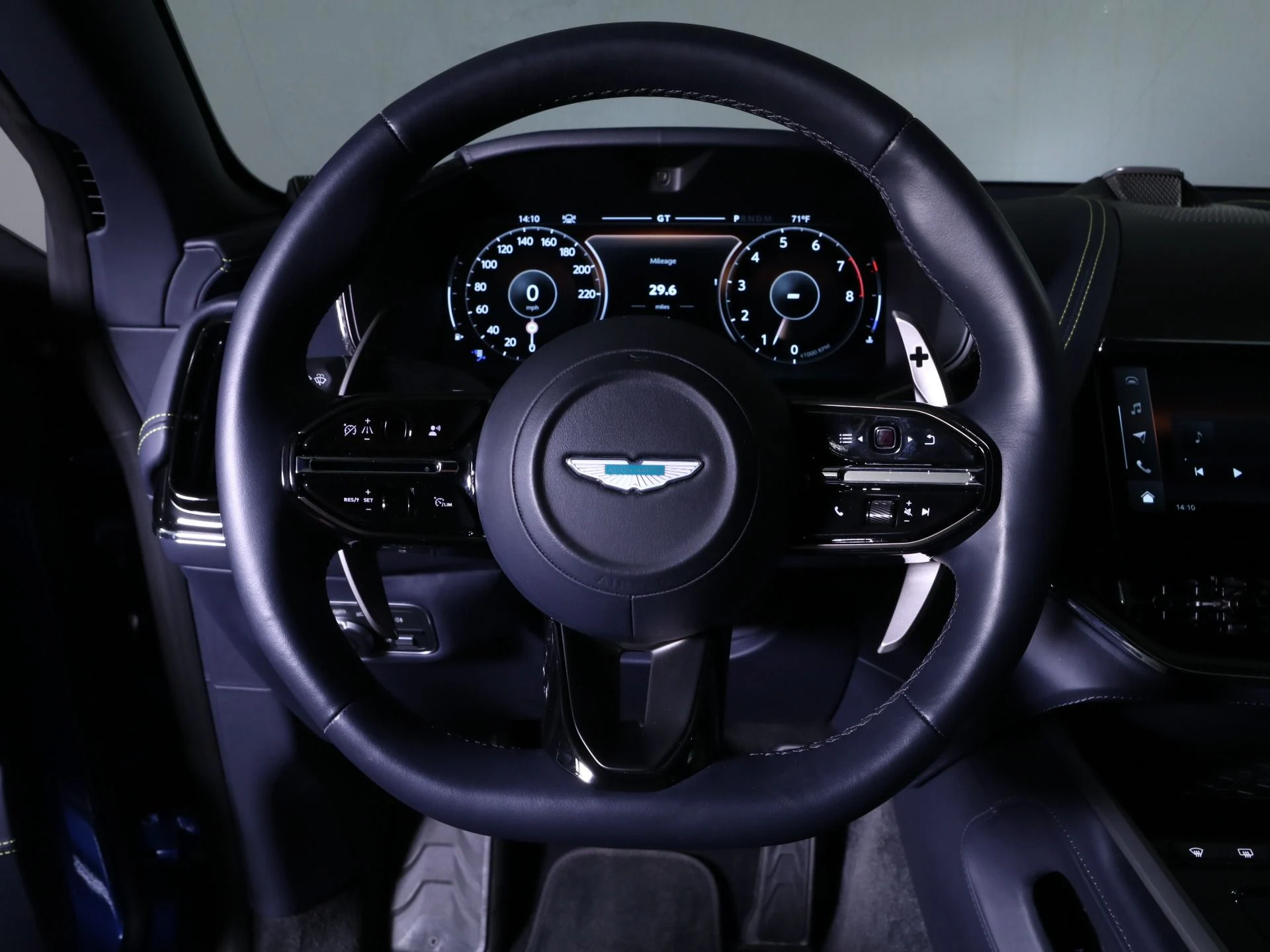 mph010_334925702_Used_2025_Aston_Martin_DBX_707_1758482784_988b37cd99