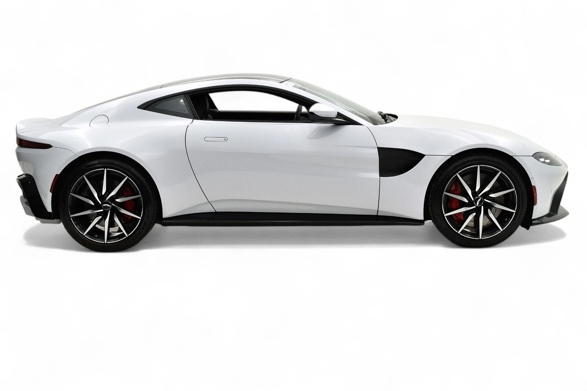 mph010_3354231430_Used_2019_Aston_Martin_Vantage_Coupe_d0d107bb34