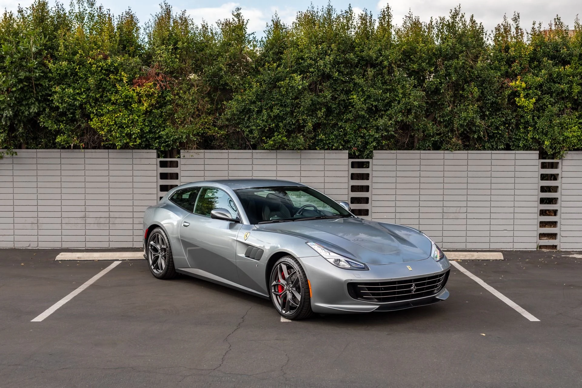 mph010_3359113727_Used_2018_Ferrari_GTC_4_Lusso_T_1701305203_ad5d6185e4