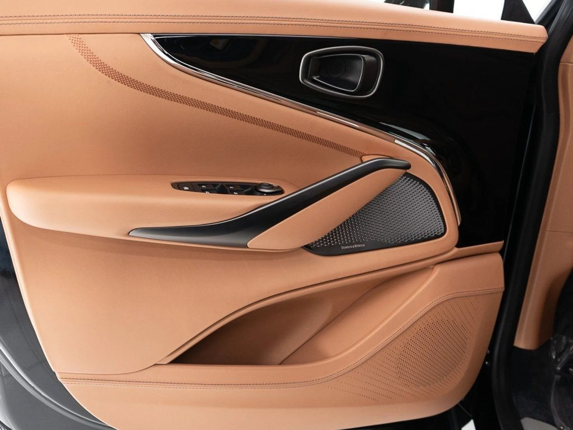 mph010_3363599038_b5eb1a3f7329b88442db074bbeffdcd2_410d49e48d