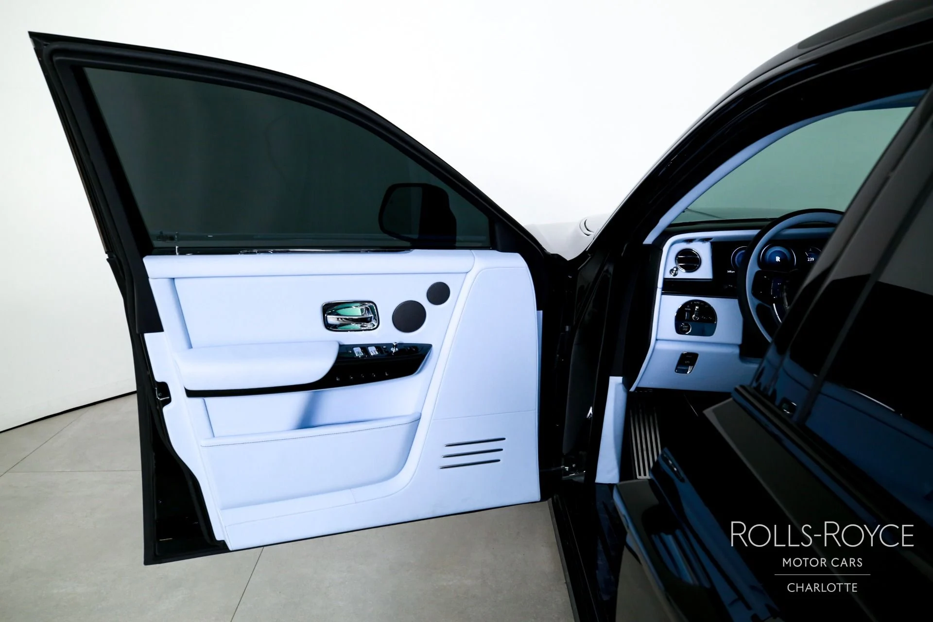 mph010_3367082039_Used_2026_Rolls_Royce_Phantom_1776091031_2b7d5b2629