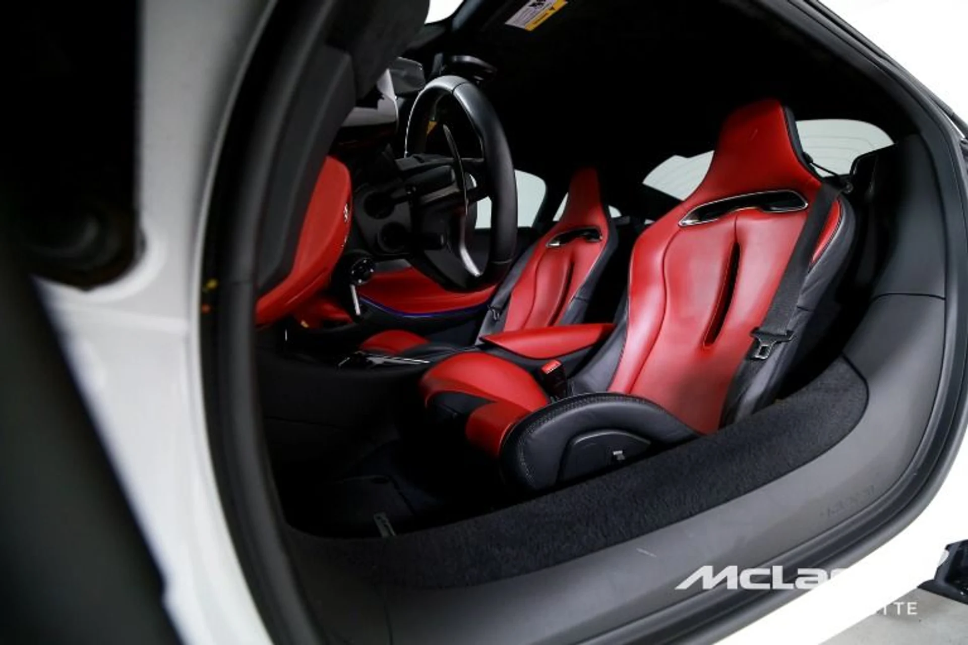 mph010_3369802406_Used_2024_Mc_Laren_Artura_7fbd748901