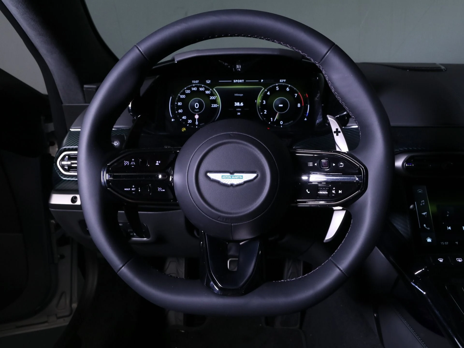 mph010_3378379526_New_2025_Aston_Martin_Vantage_1758482523_f587f7bf5e