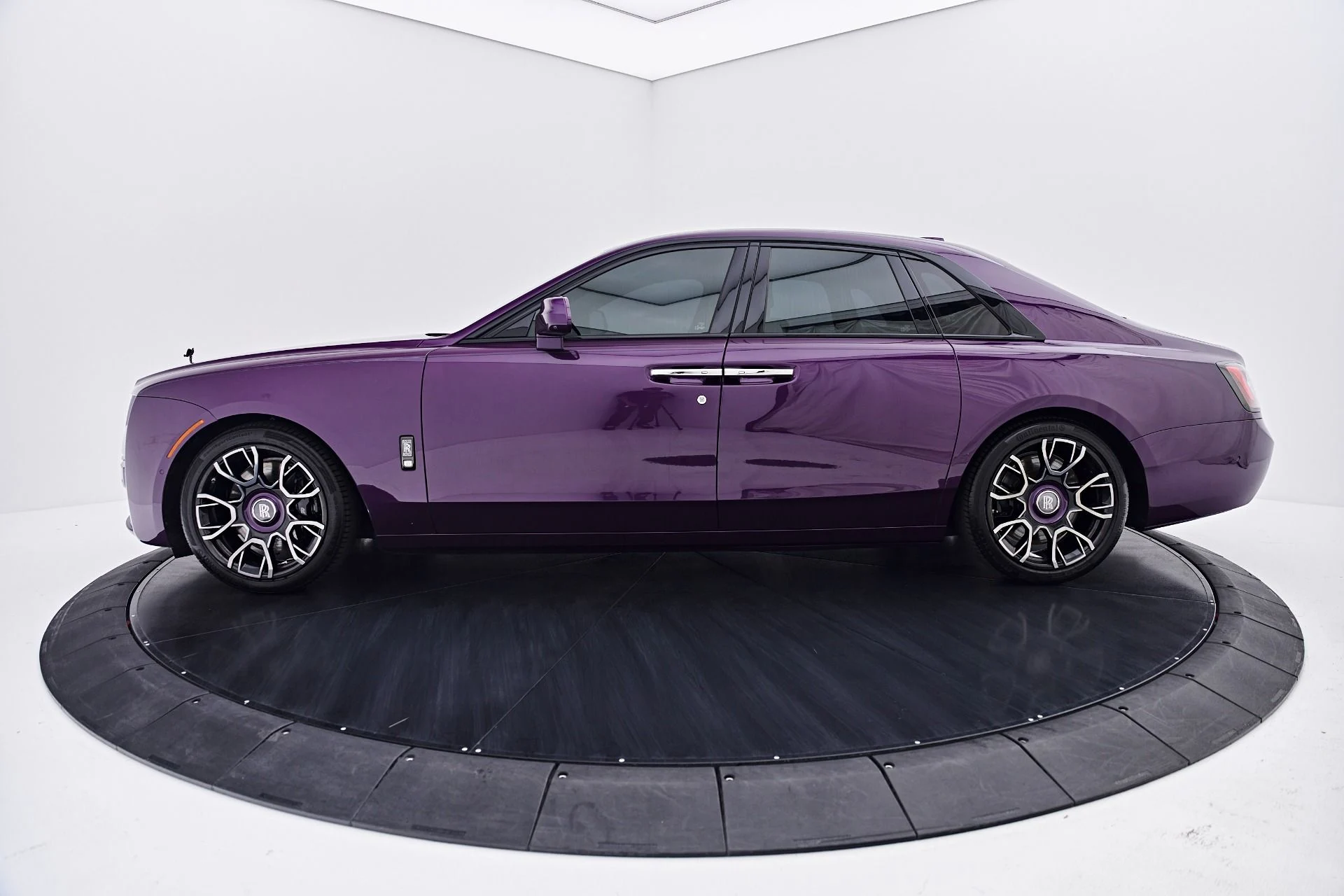 mph010_3379071462_Used_2022_Rolls_Royce_Ghost_Black_Badge_1787709247_5b0433dd3f