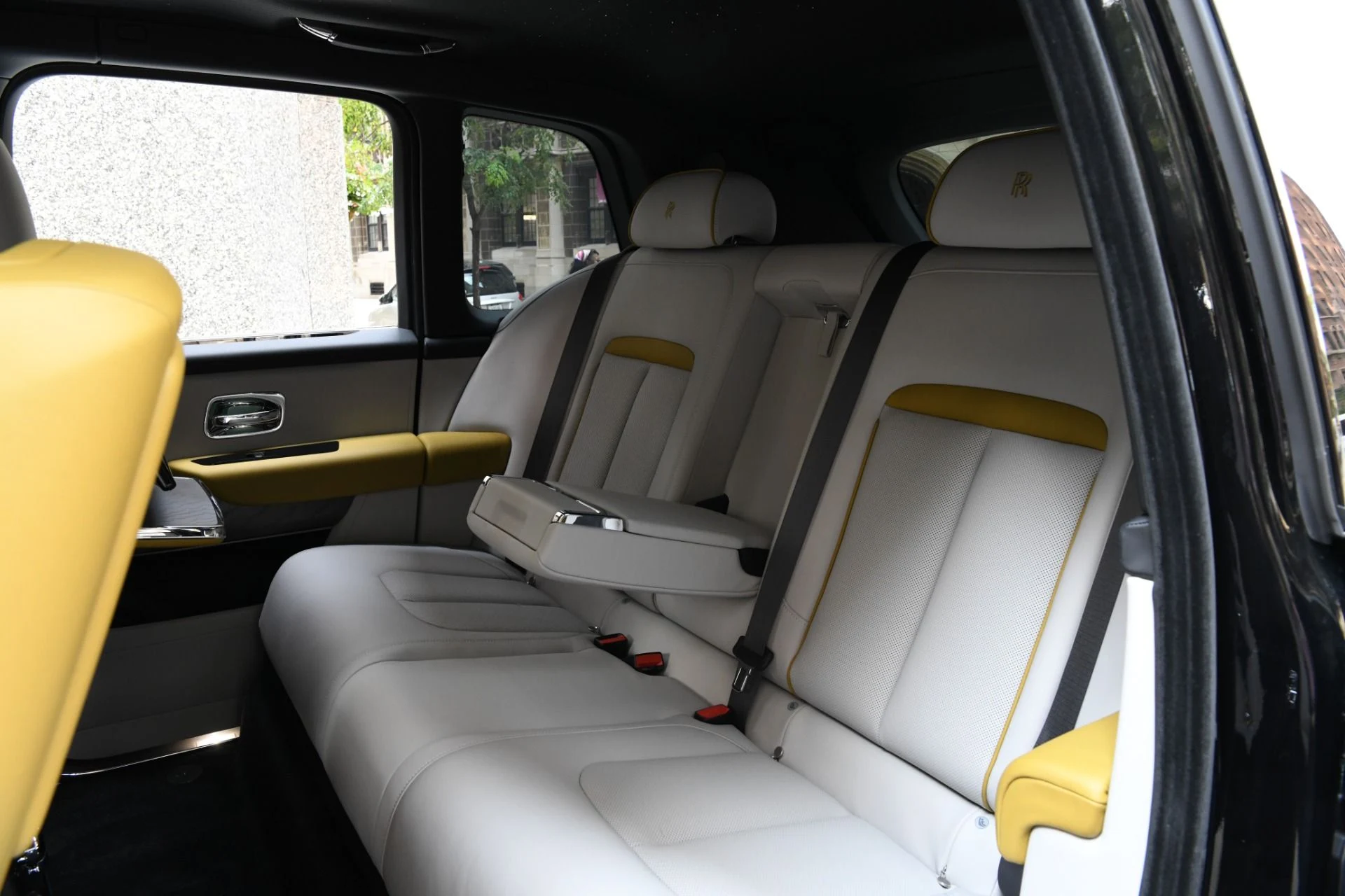 mph010_3379355640_11911_p12_l_4ed745e959