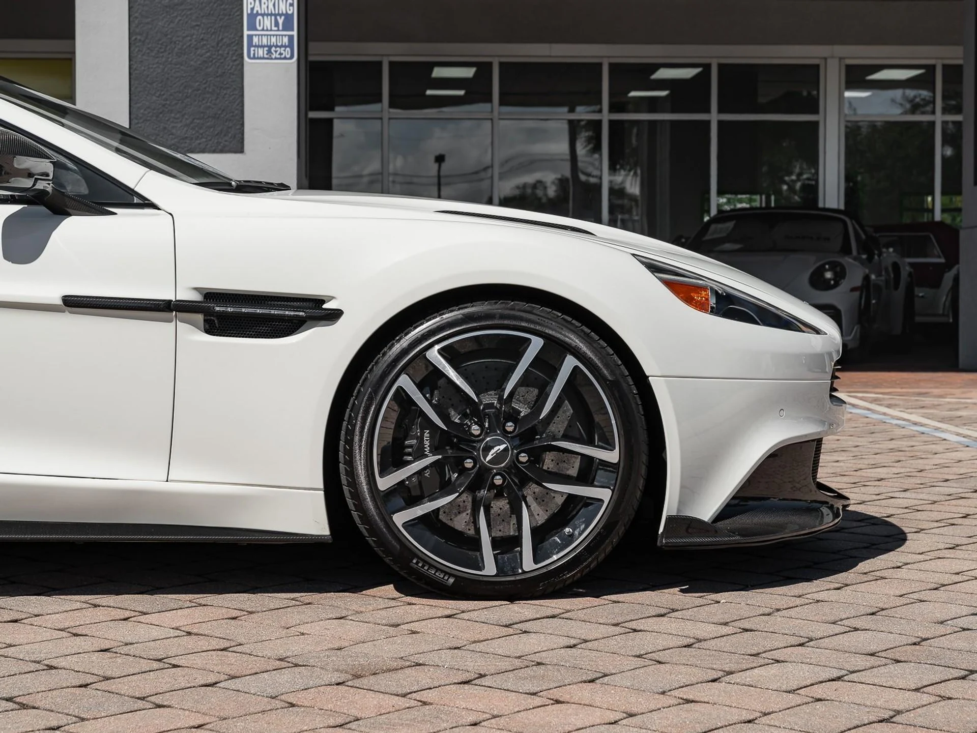 mph010_3380068979_Used_2018_Aston_Martin_Vanquish_S_1759353636_52256ca640