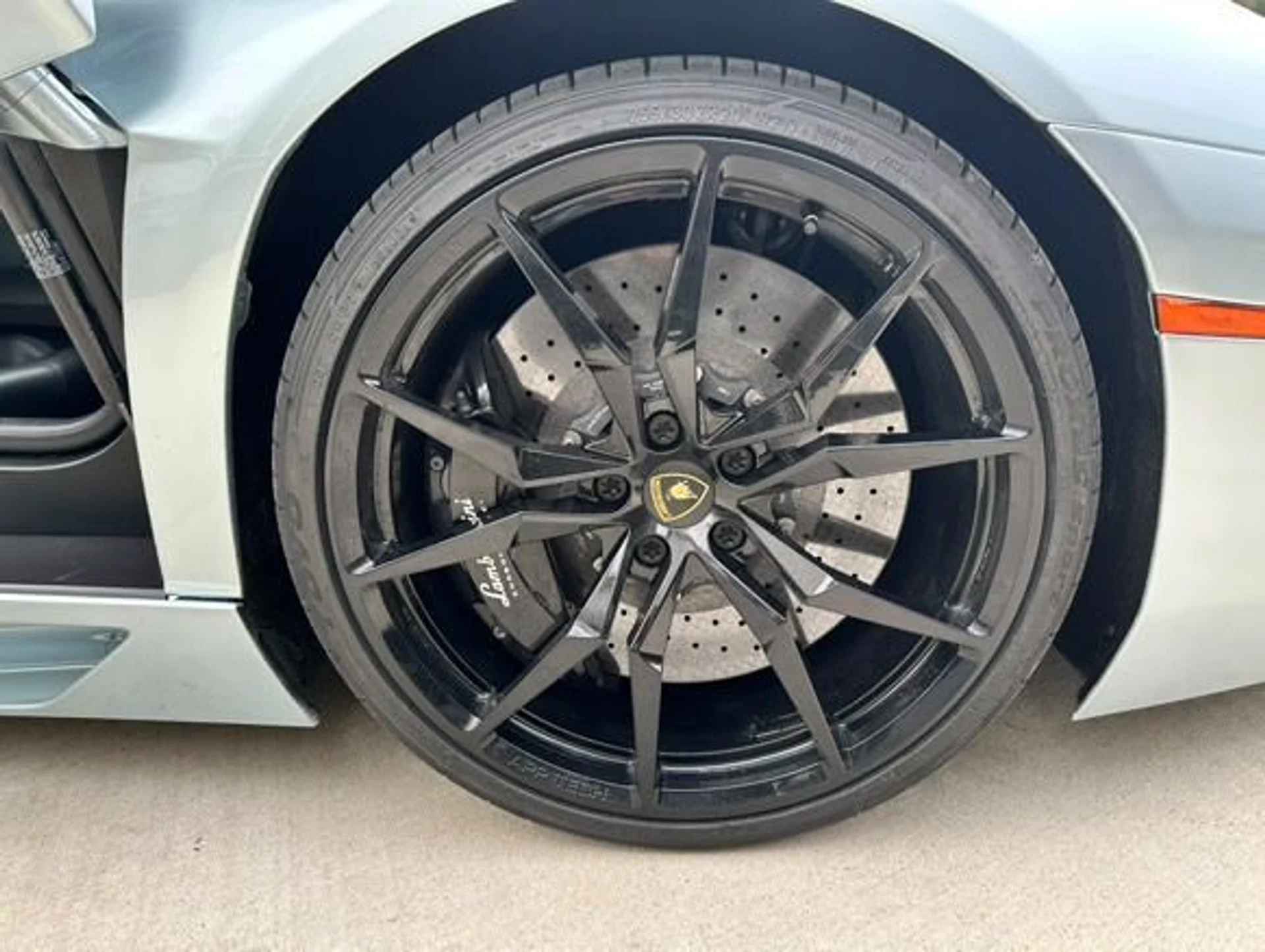 mph010_3382895945_Used_2013_Lamborghini_Aventador_LP_700_4_1760373124_4f2121d96e