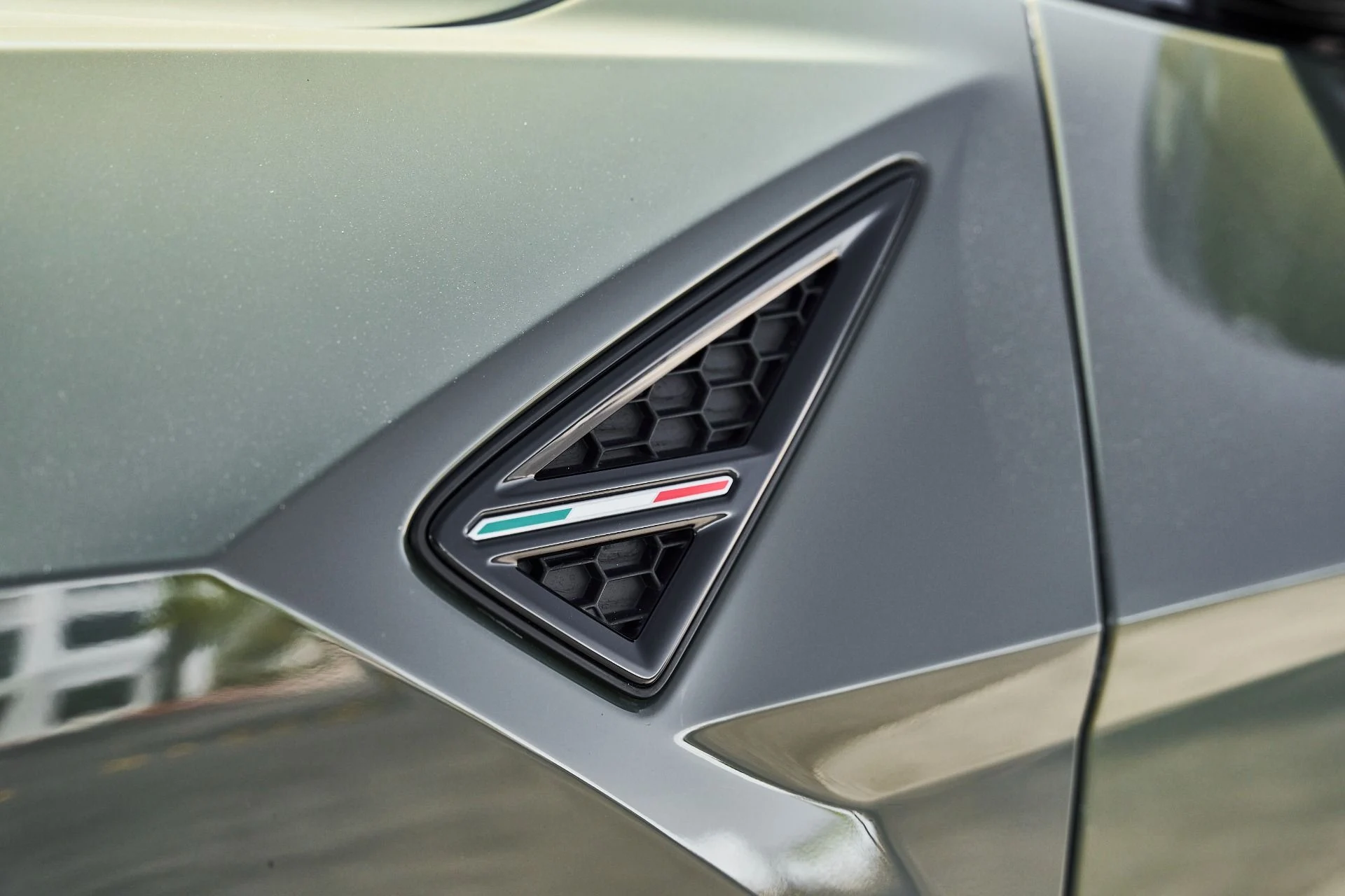 mph010_3390350199_Used_2023_Lamborghini_Urus_Performante_1778288887_4ec4826421