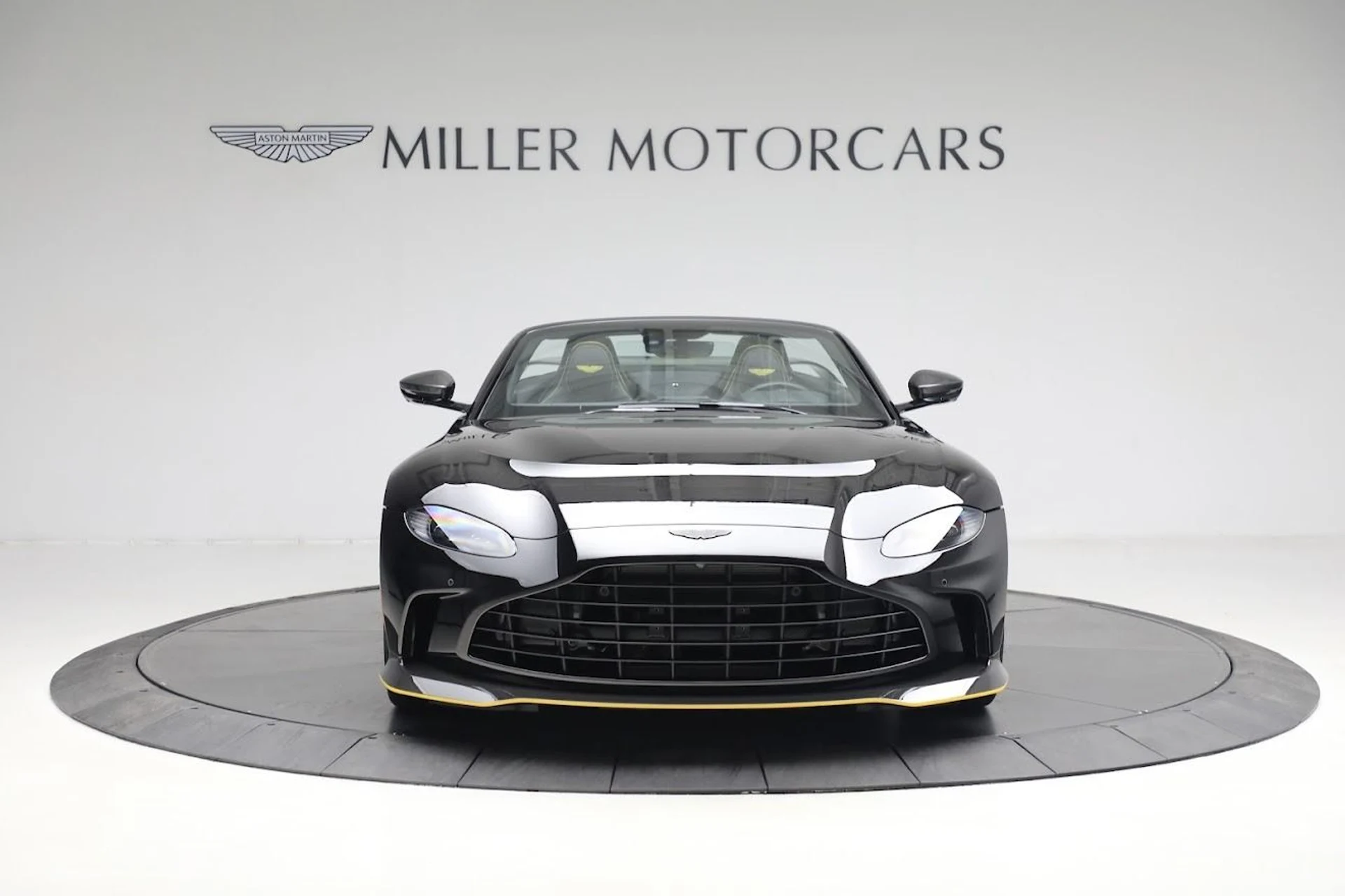mph010_3394904292_Used_2023_Aston_Martin_Vantage_V12_1687444772_bba61e8c0a