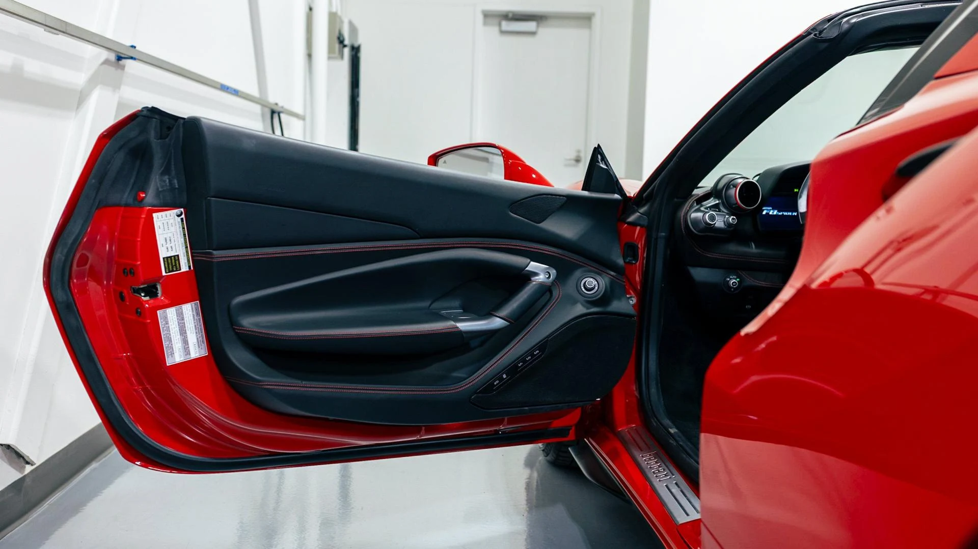 mph010_3401659015_Used_2021_Ferrari_F8_Spider_SPIDER_1782923353_81d73fb98d