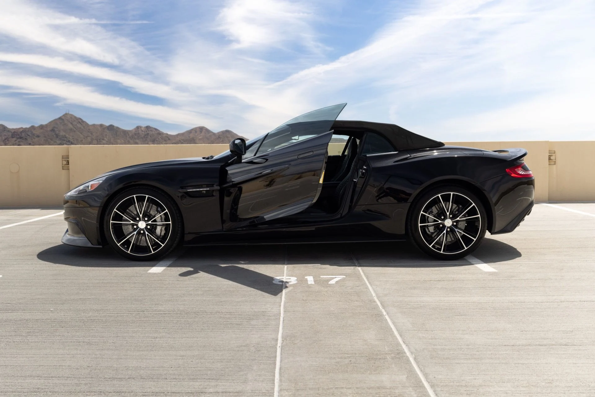 mph010_3405349623_Used_2015_Aston_Martin_Vanquish_Volante_1776978035_89833b703d