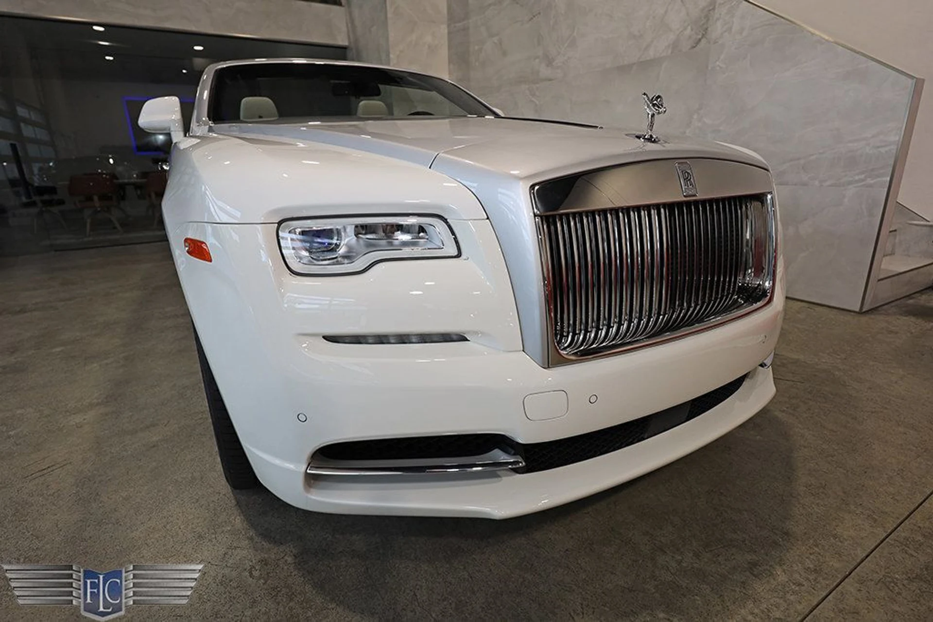 mph010_3409313847_used_2017_rolls_royce_dawn_convertible_9689_23039198_11_1024_b592c076ab