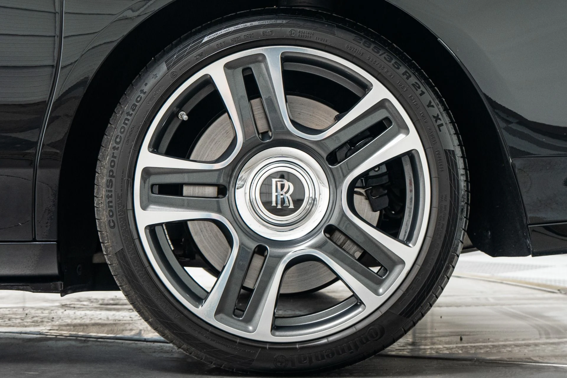 mph010_3413362477_Used_2017_Rolls_Royce_Ghost_Extended_Wheelbase_393_K_MSRP_Two_Tone_Paint_Rear_Chiller_1774532559_0b0b5949f3