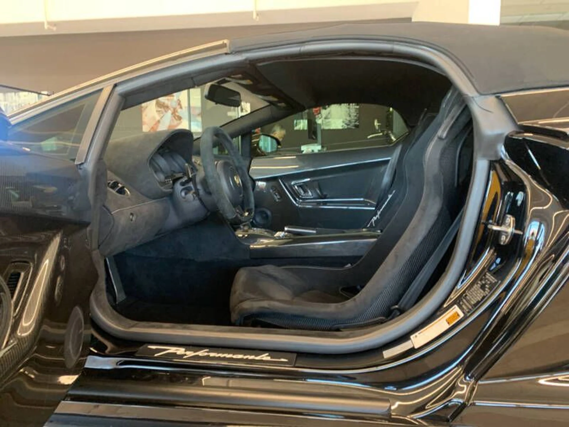 mph010_3424774704_2012_lamborghini_gallardo_lp_570_4_spyder_performante_awd_2dr_convertible_5fe011f5bf