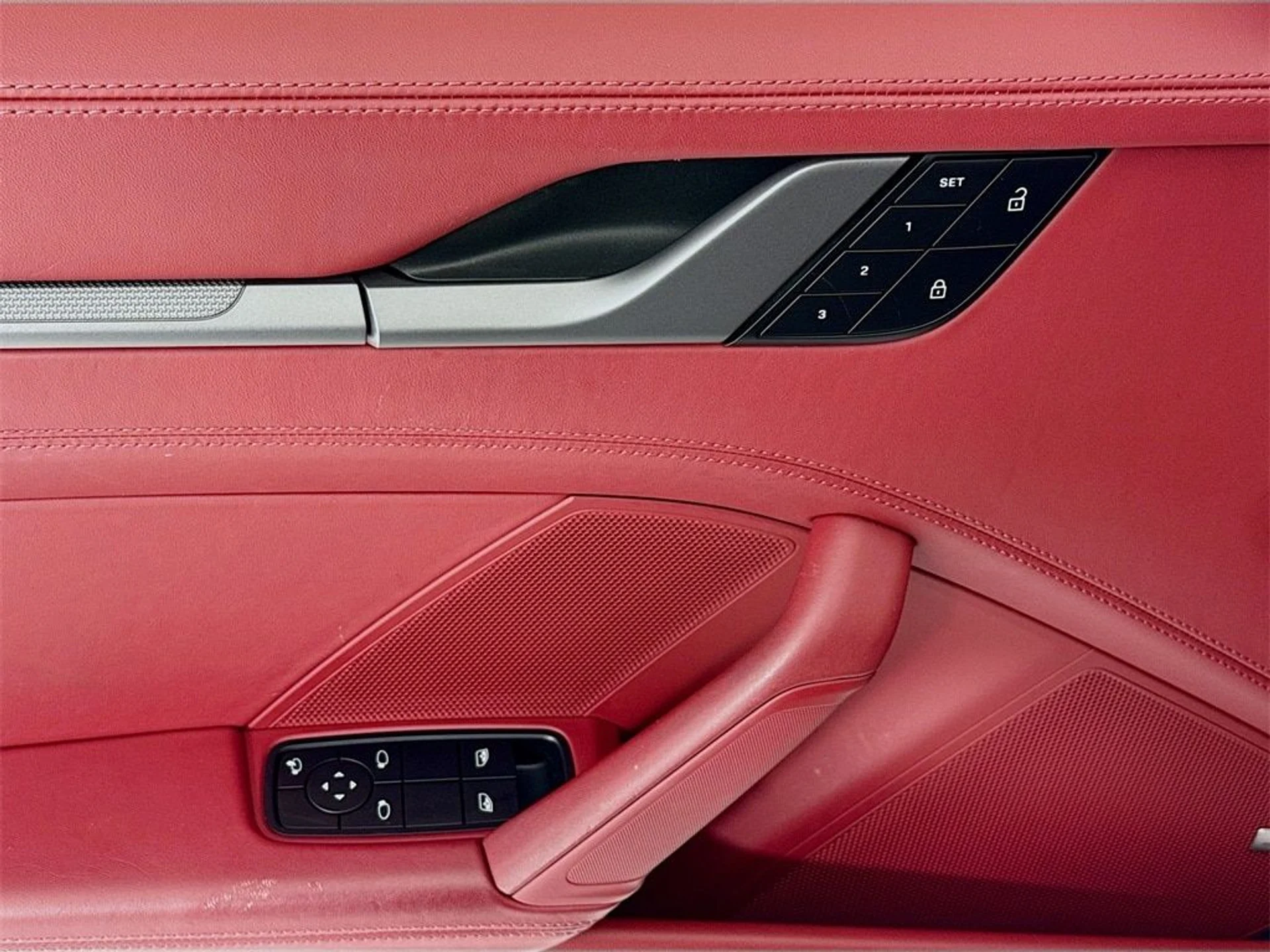 mph010_3428233171_c9bda2cb8a85af3364c7bba9a96f97e2x_9393850346