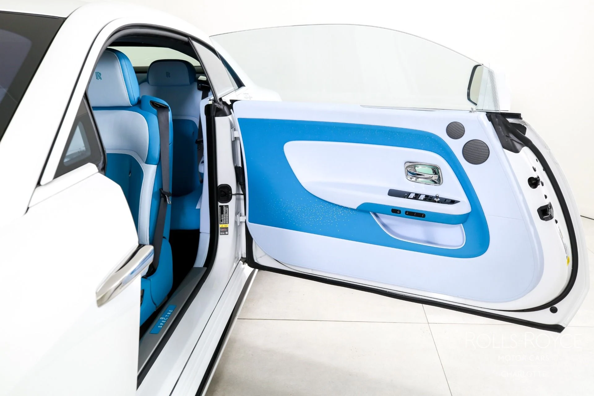 mph010_3433559124_Used_2024_Rolls_Royce_Spectre_1776091344_edc32edc8e