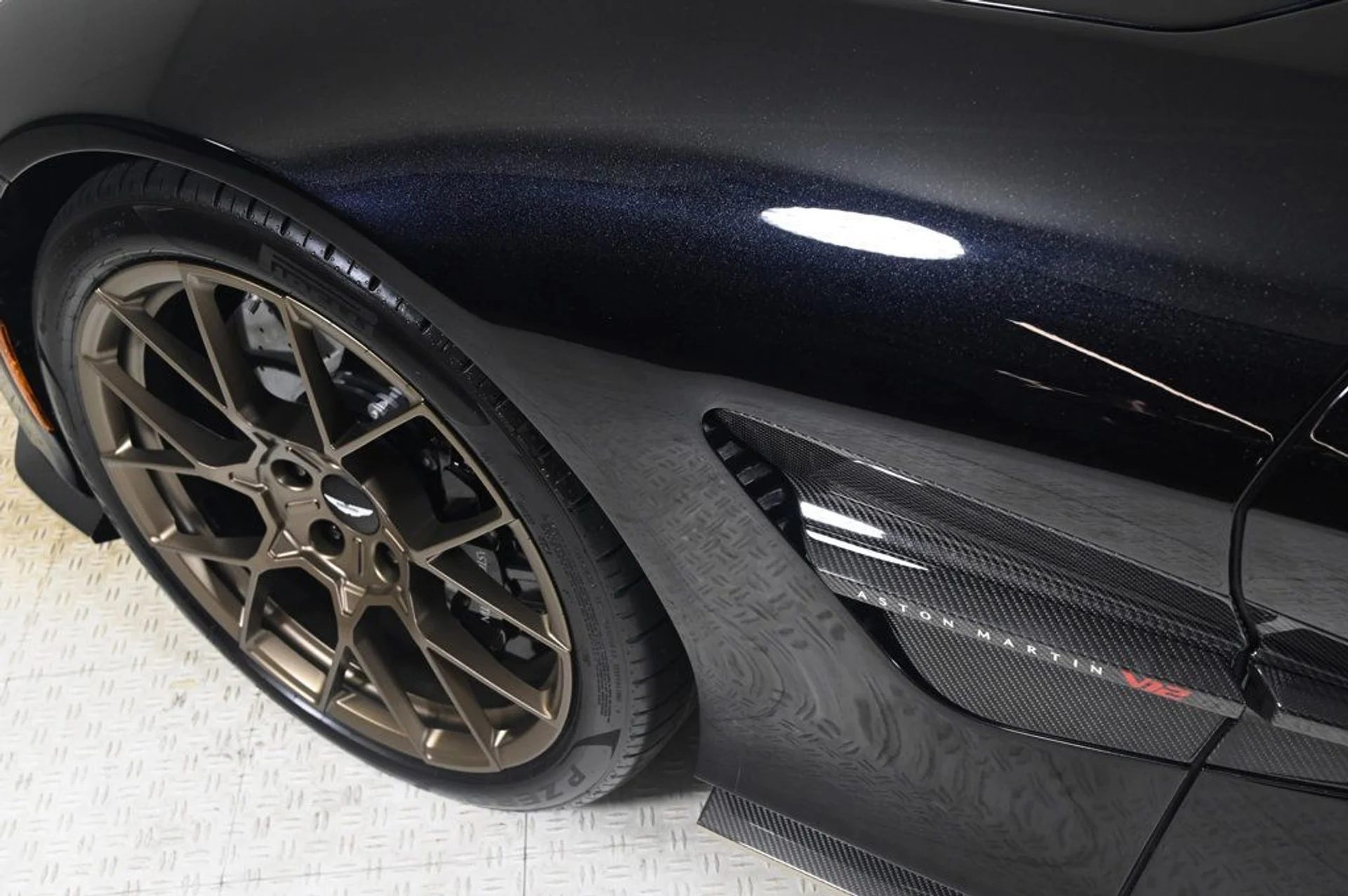 mph010_3440914903_used_2025_aston_martin_vanquish_v12_11350_22957360_10_1024_cb7125962f