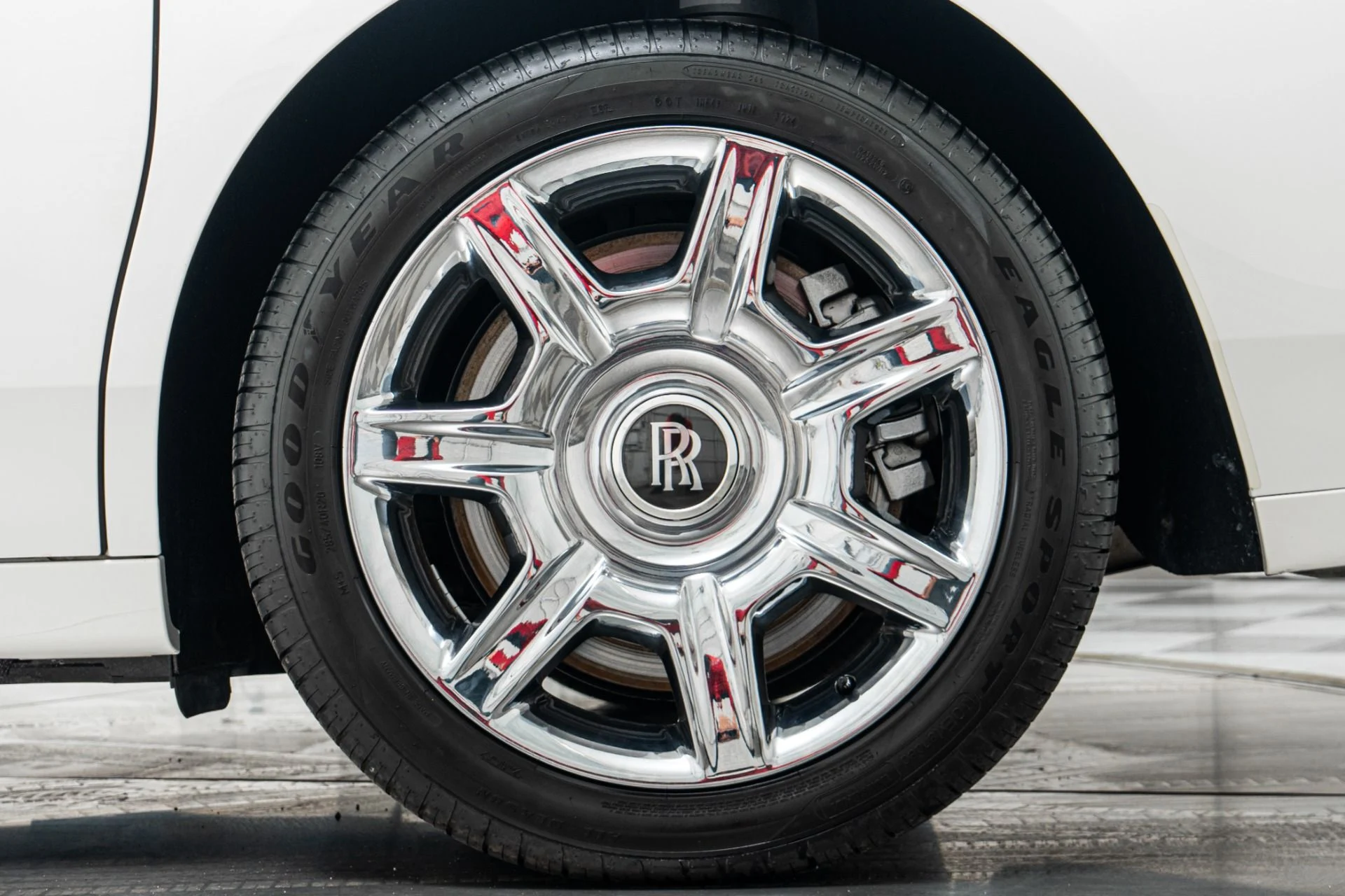 mph010_3448636205_Used_2010_Rolls_Royce_Ghost_1777319383_0f603b9732