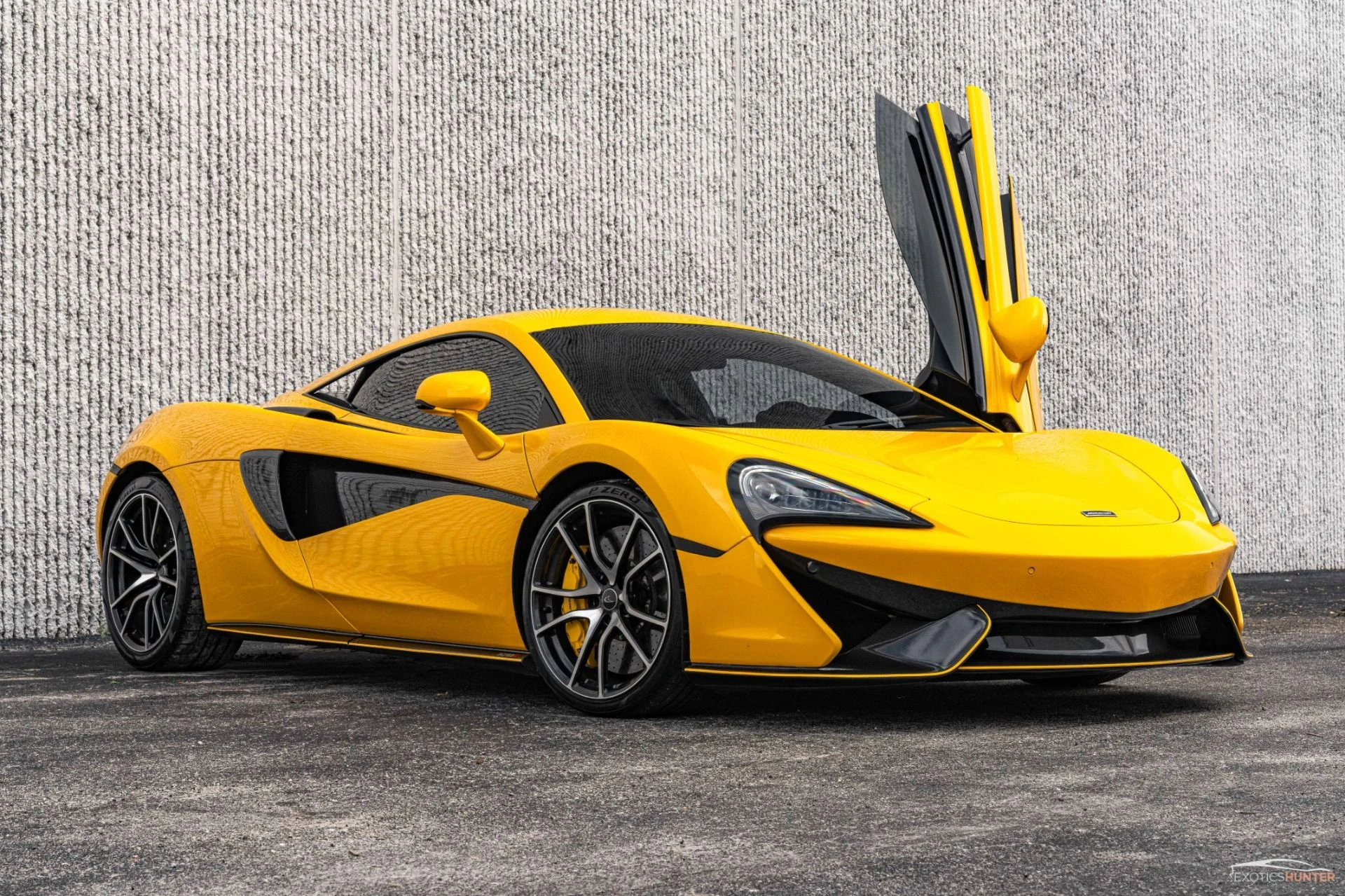 mph010_3452110955_Used_2016_Mc_Laren_570_S_w_EVERY_Carbon_Exterior_Pack_Lux_Pack_Front_Lift_1754945163_9b881f2c43