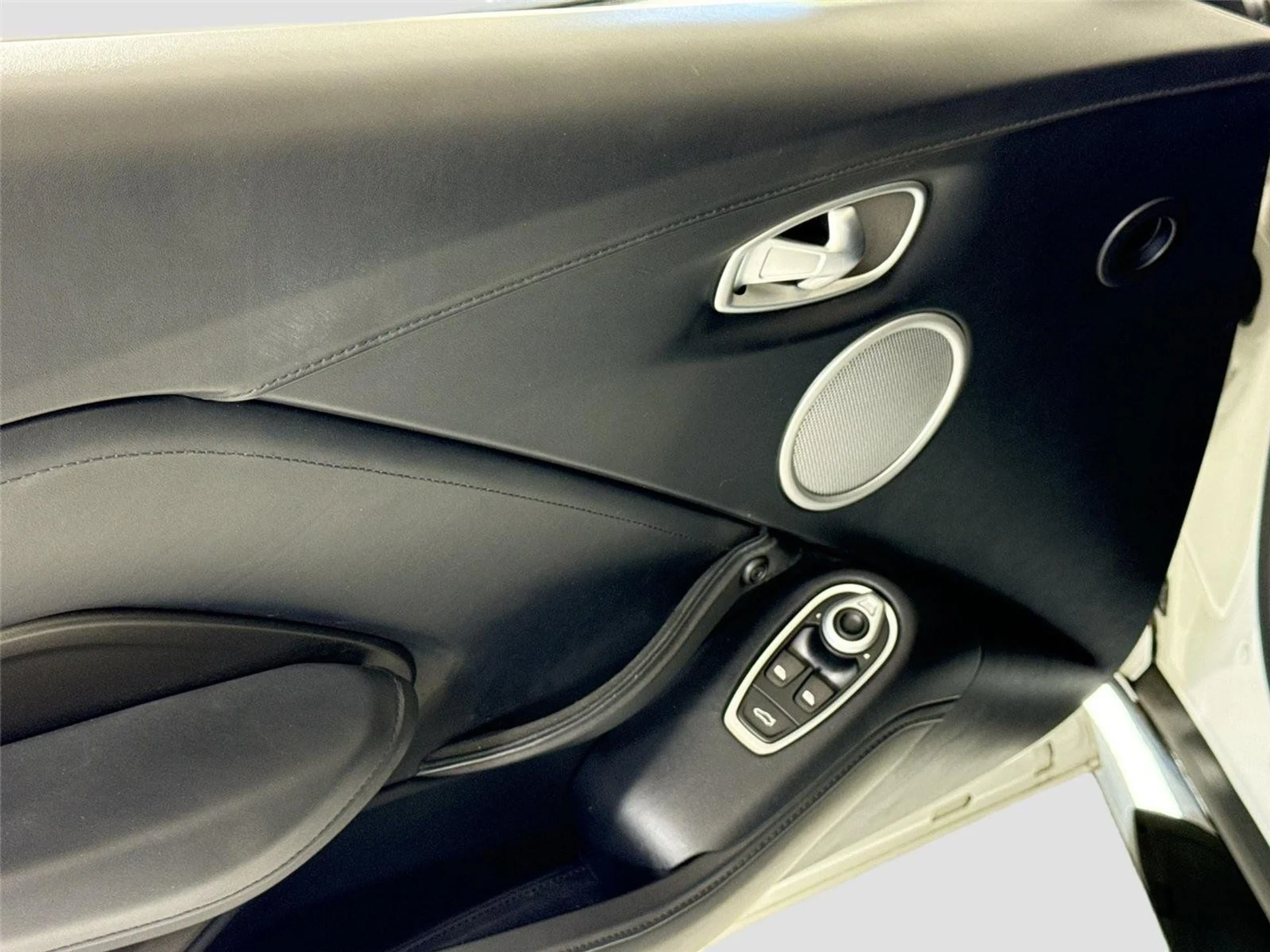 mph010_3456445726_b9f1470706741f2bfd1881b4b67f4f5b_3dc77aea91