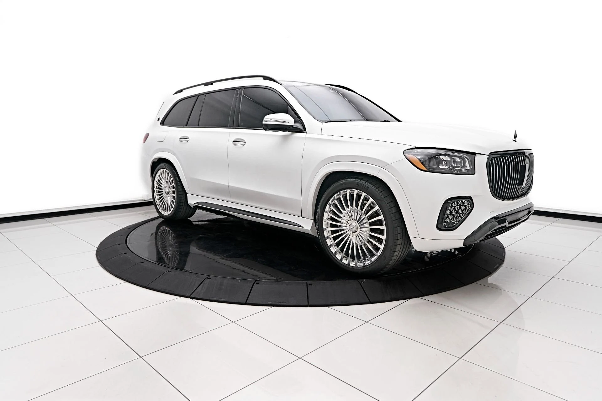 mph010_3460165550_Used_2024_Mercedes_Benz_GLS_Maybach_GLS_600_1723928660_223900e77d